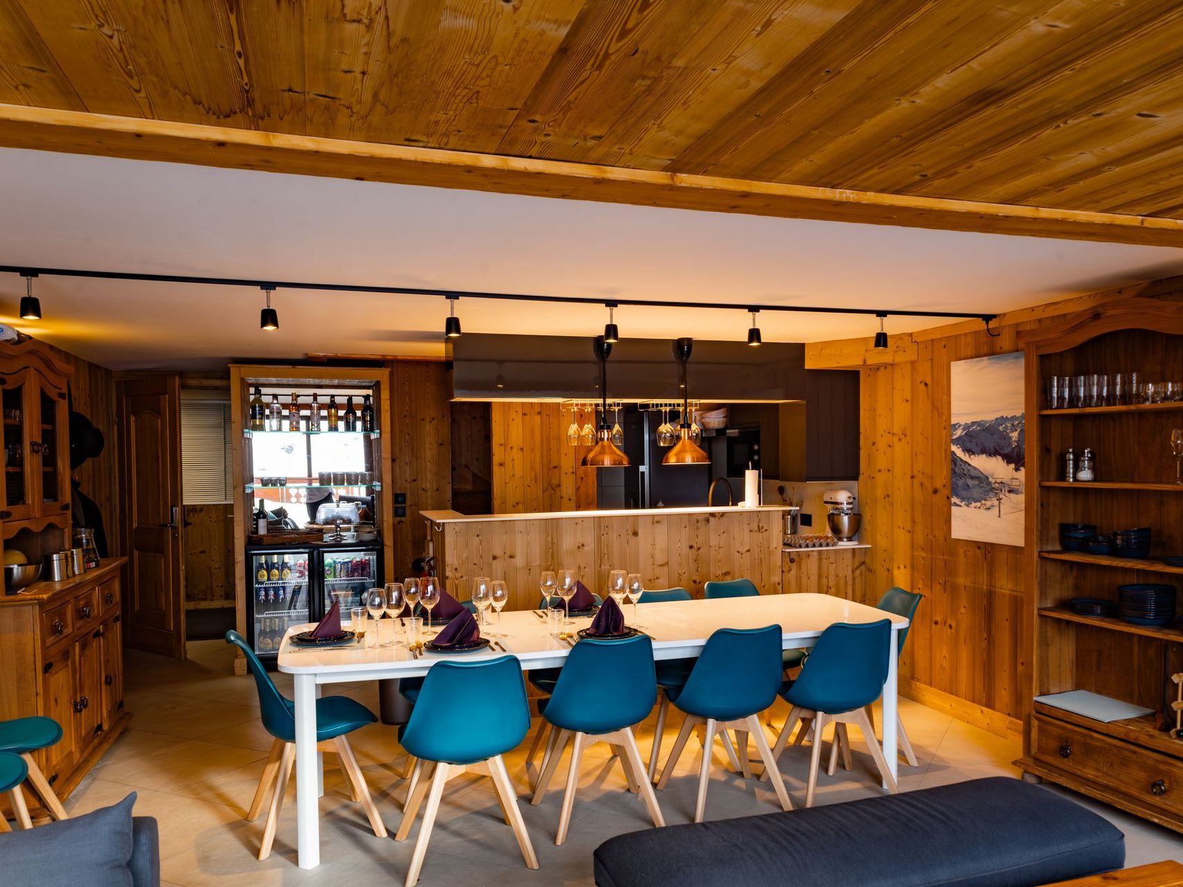 A living room with a table and chairs in it