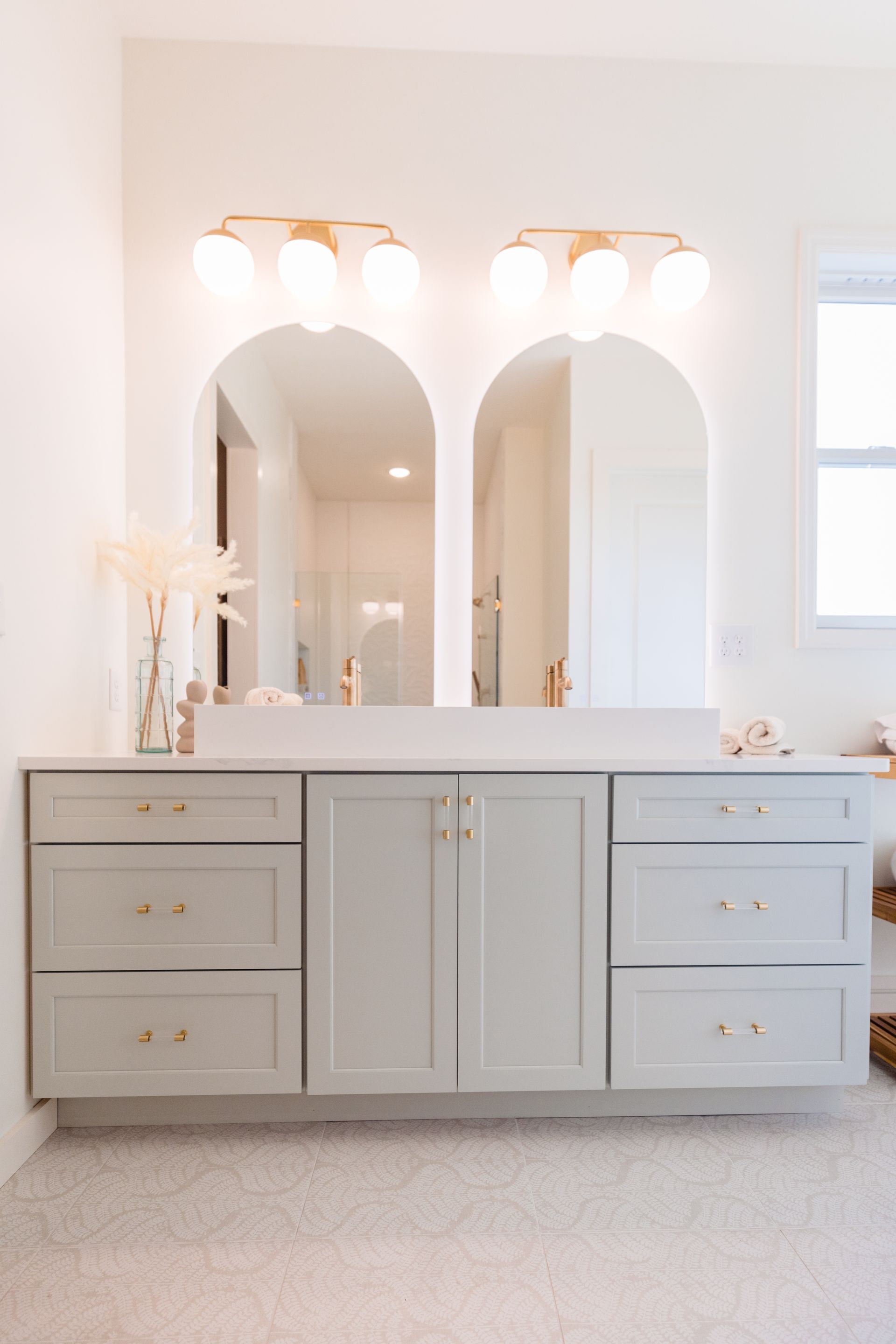 A bathroom with a bathtub and a plant