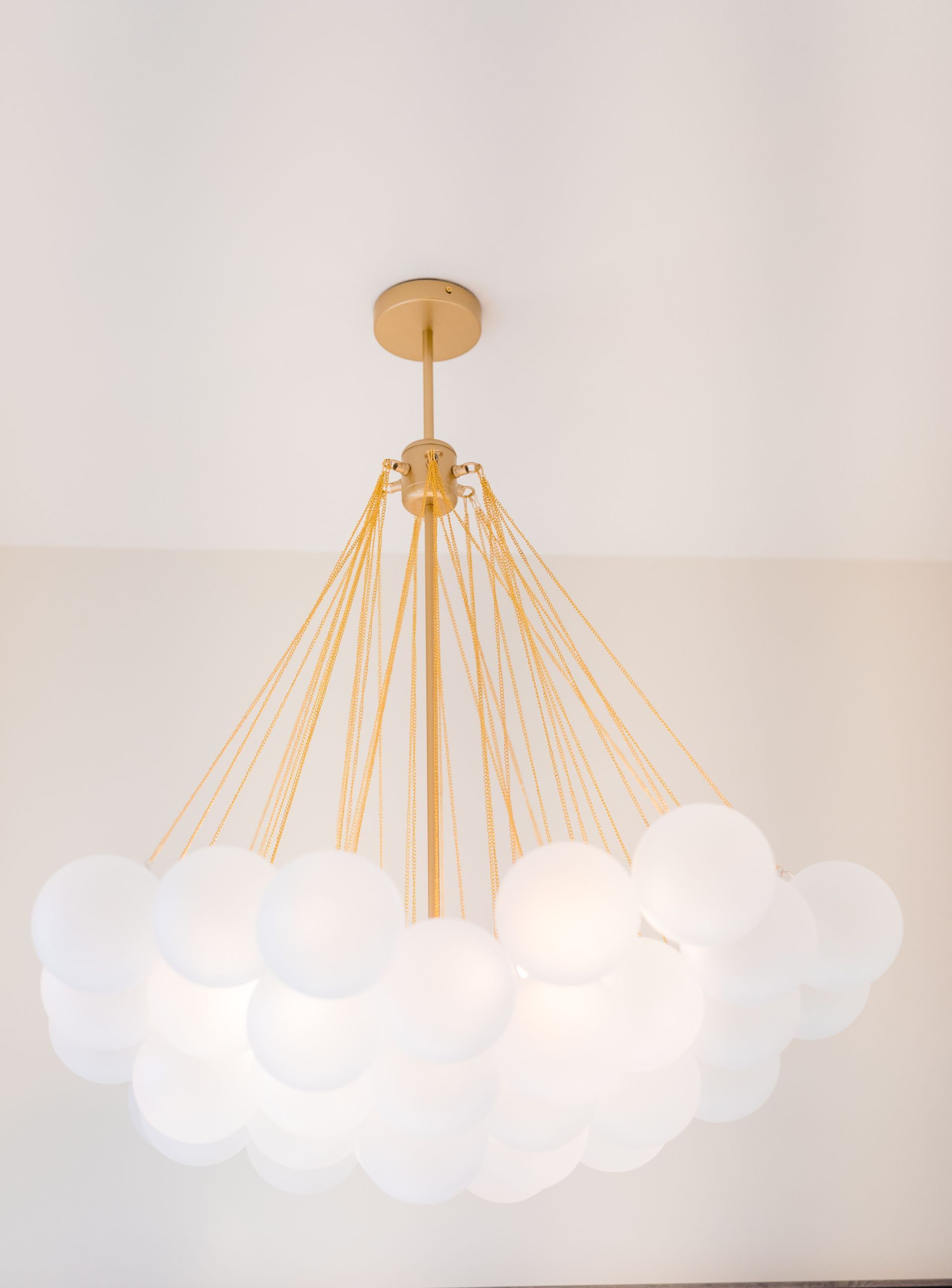 A bathroom with a sink , toilet , bathtub and mirror.