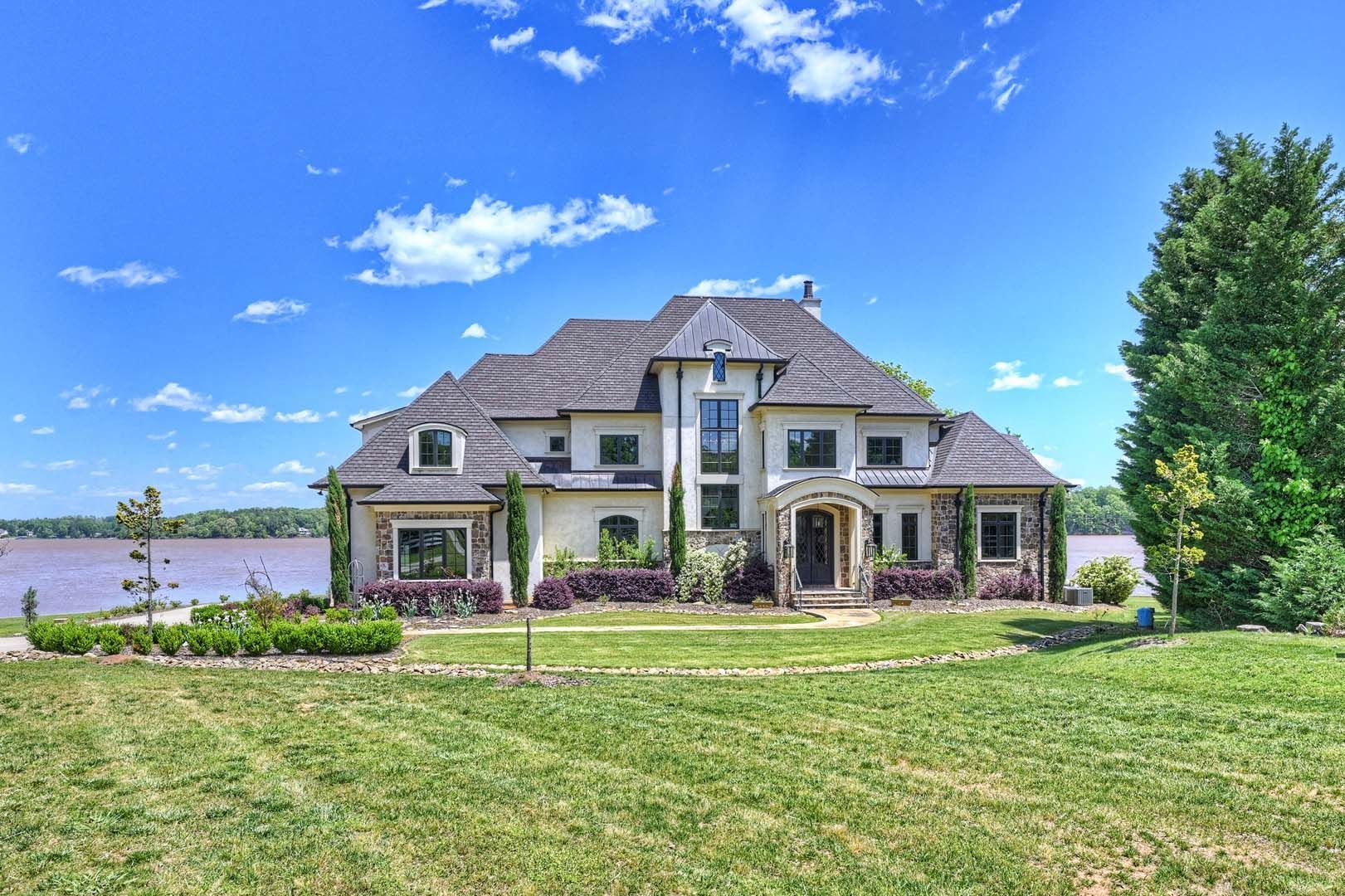 Beautiful House With Nice Lawn — Charlotte, NC — Harland Building Group