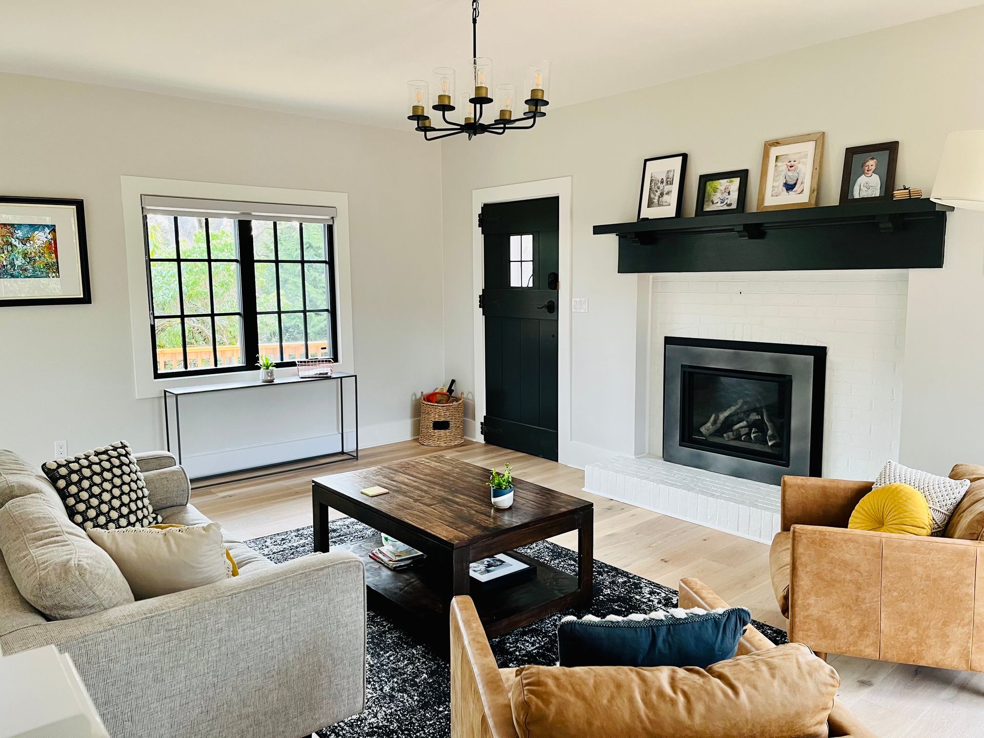 A living room filled with furniture and a fireplace.