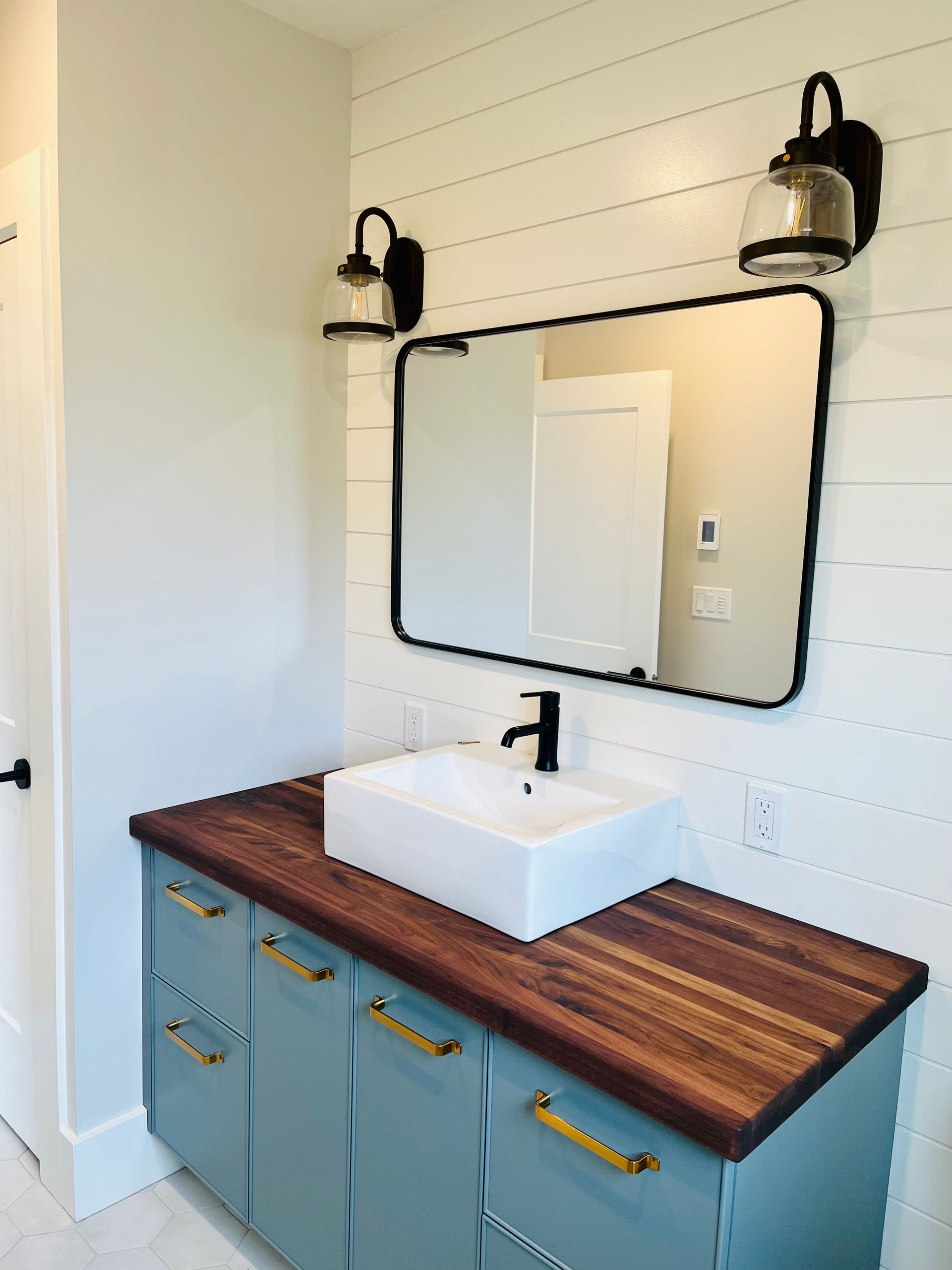 A bathroom with a sink and a mirror on the wall