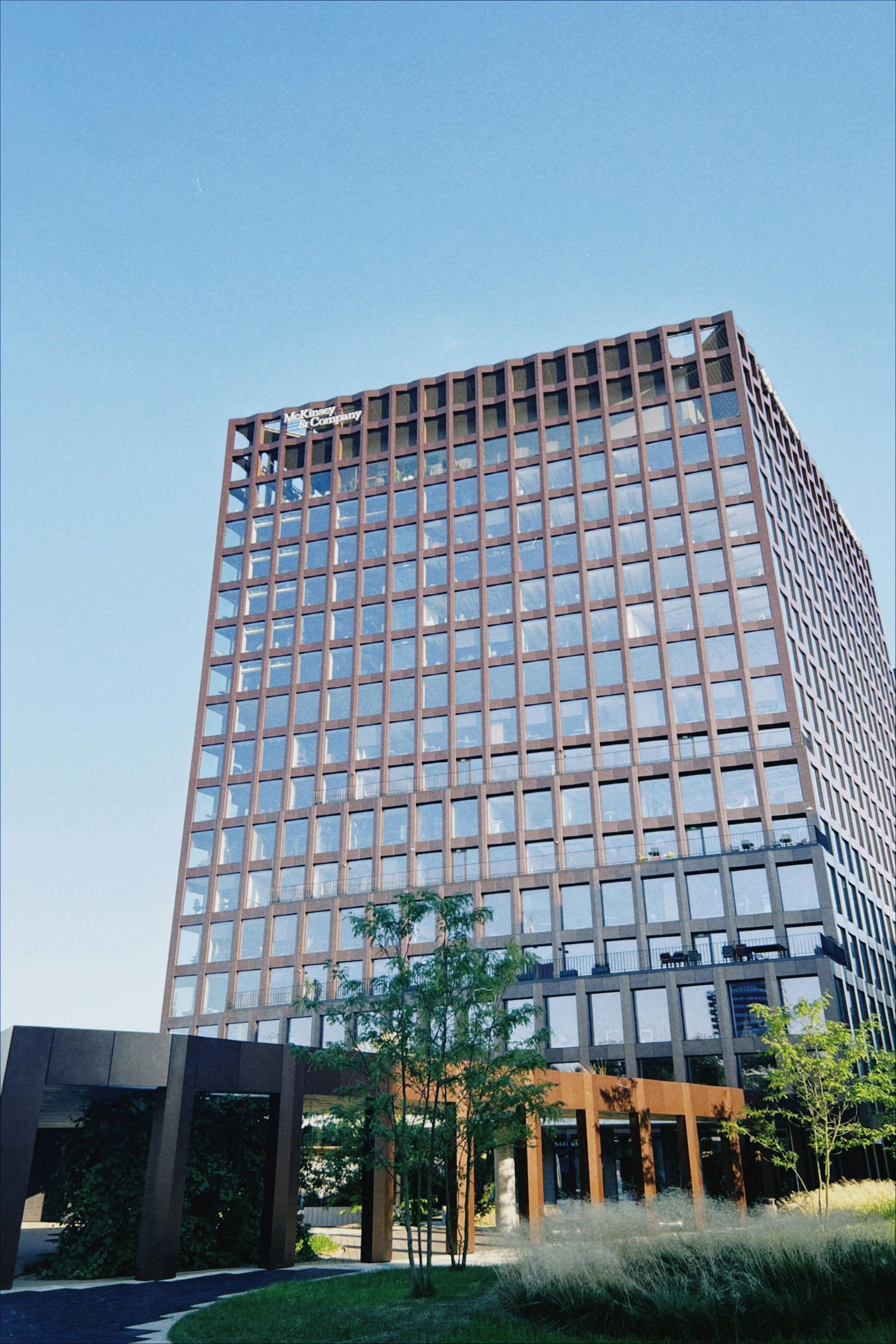 A very tall building with a blue sky in the background