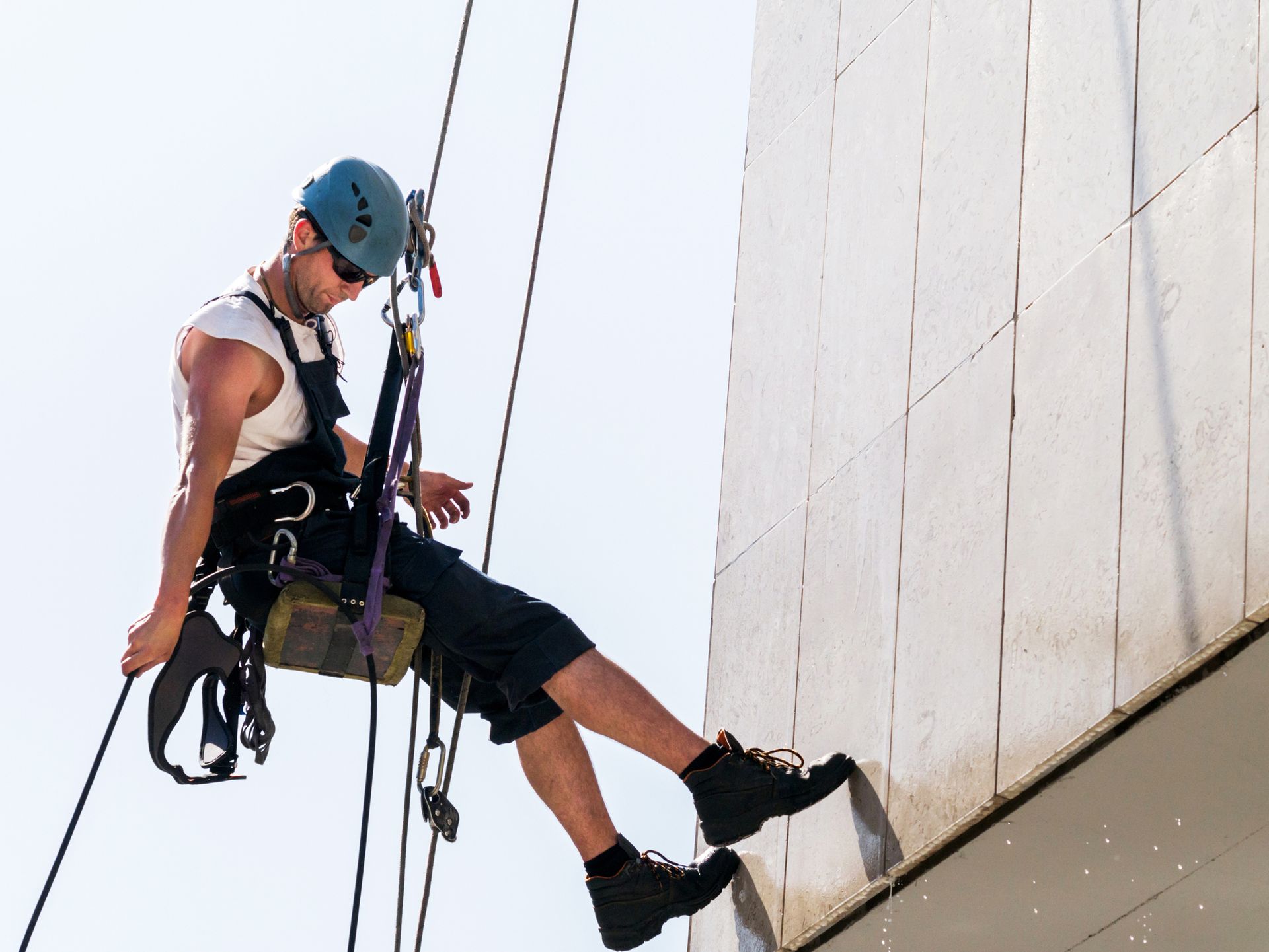 LAVORI IN FREE CLIMBING SU CORDA