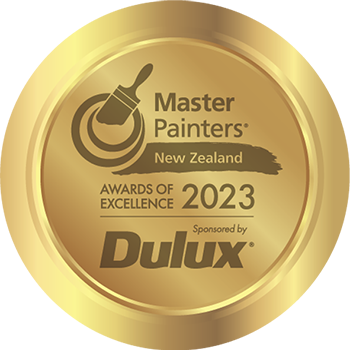 Gold circular award badge for Master Painters New Zealand, 2023, sponsored by Dulux.
