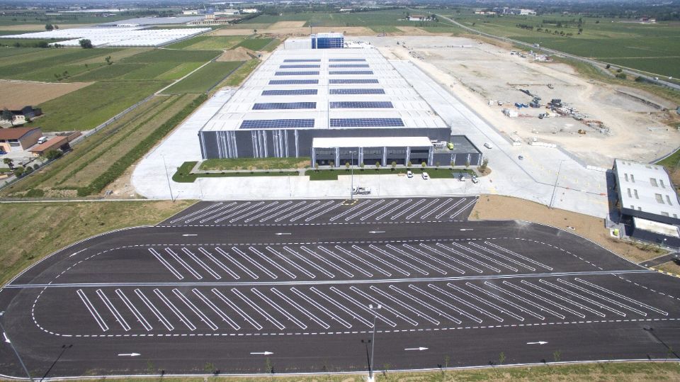 segnaletica orizzontale per grandi stabilimenti