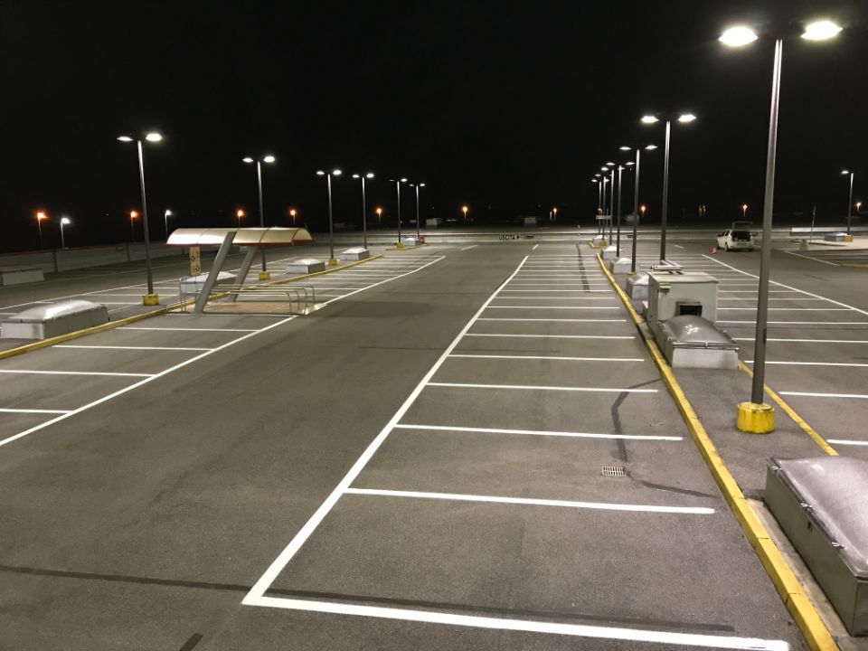 segnaletica orizzontale per parcheggi coperti