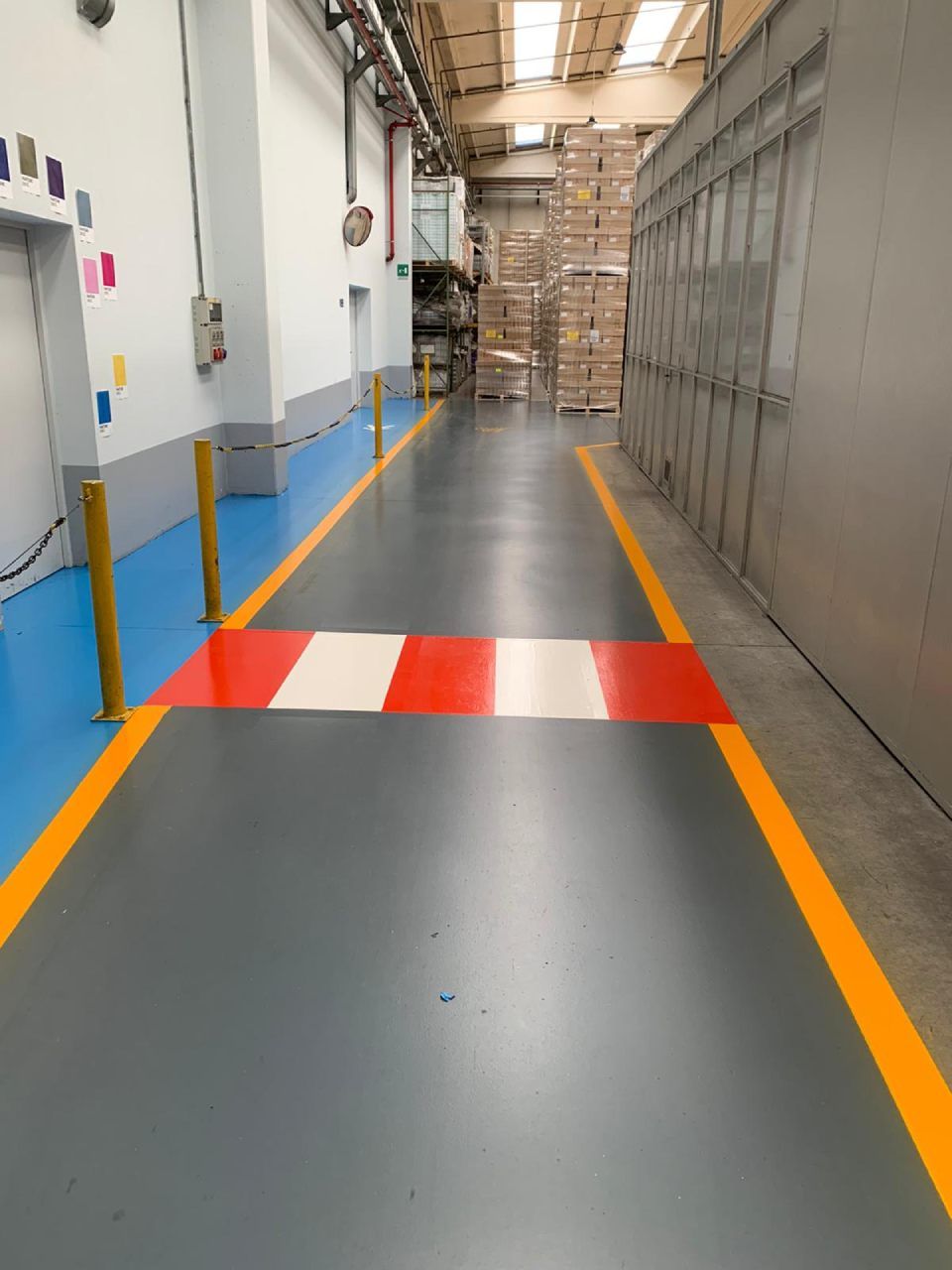 Segnaletica orizzontale per pavimenti industriali