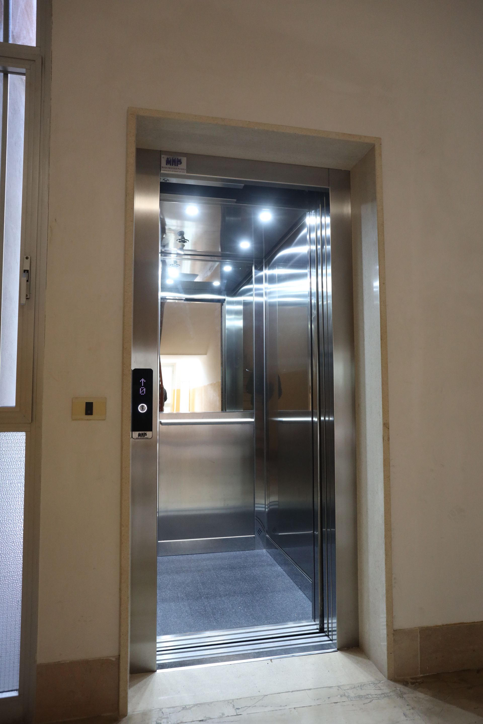 ascensore elettrico con castelletto