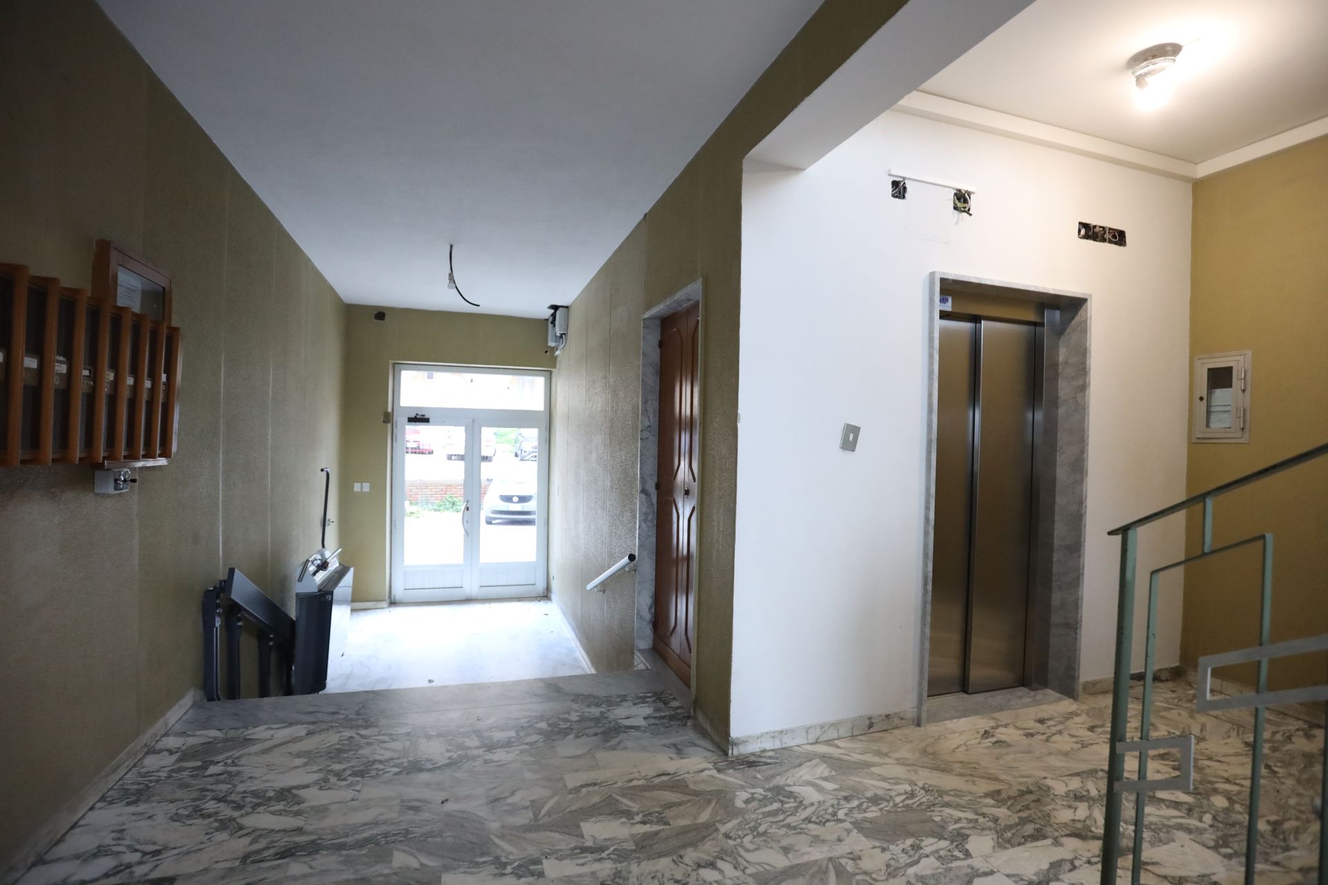 ascensore elettrico vano chiuso muratura