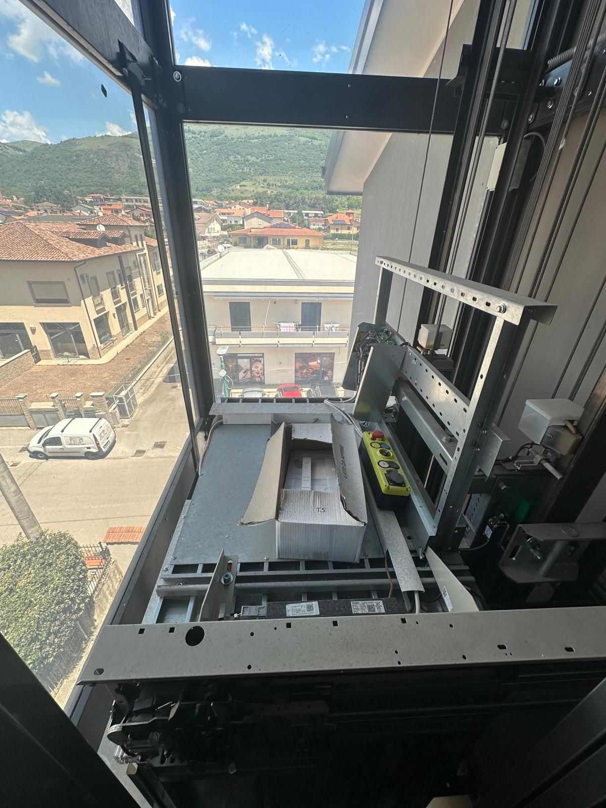 ascensore elettrico con castelletto