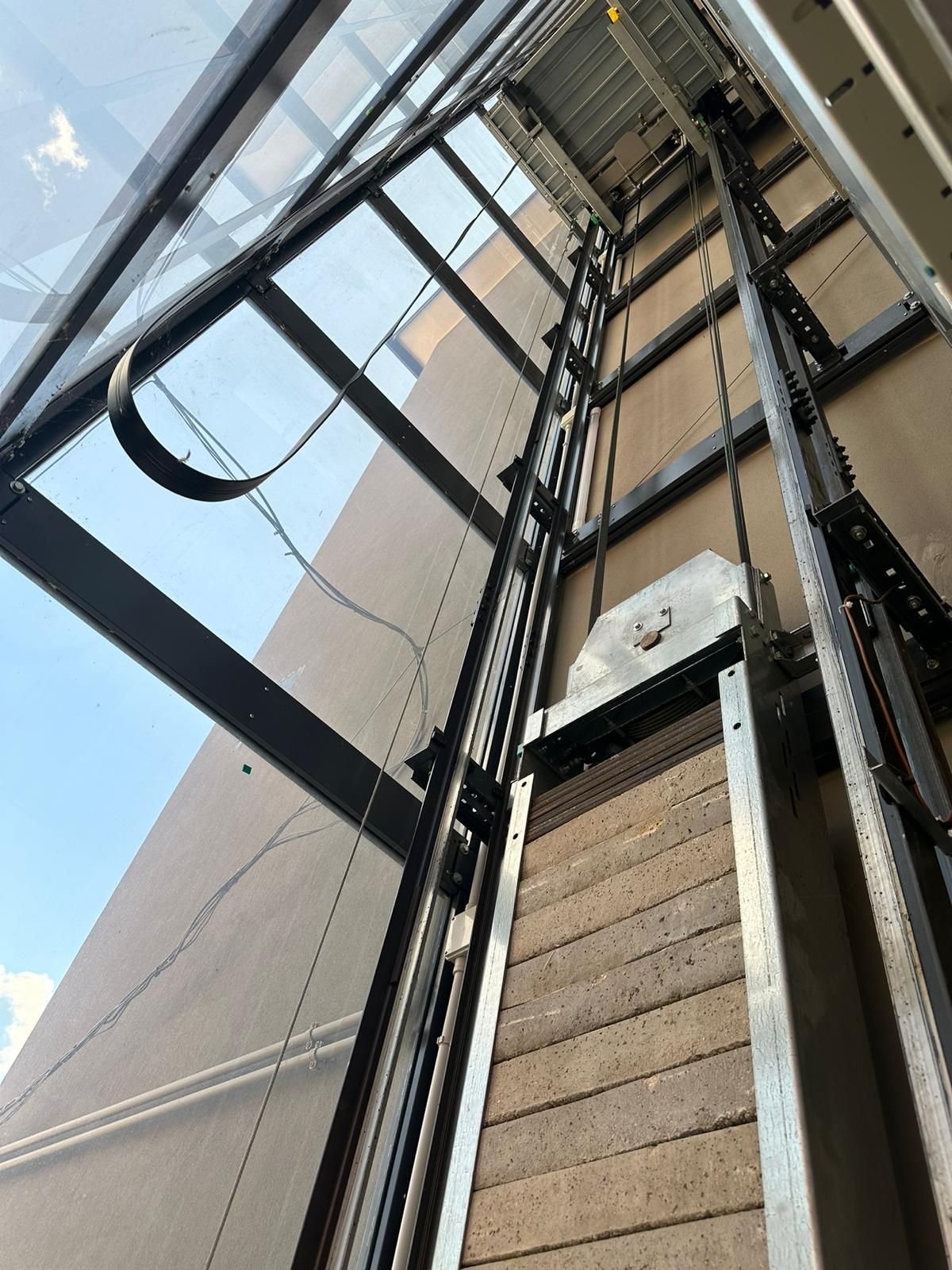 ascensore elettrico con castelletto