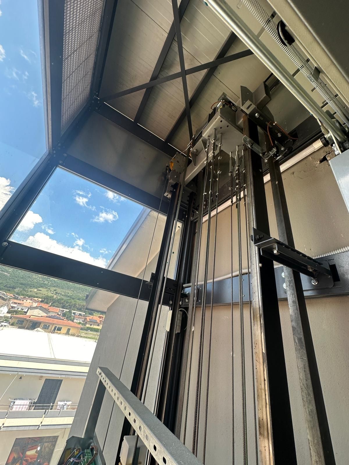 ascensore elettrico con castelletto