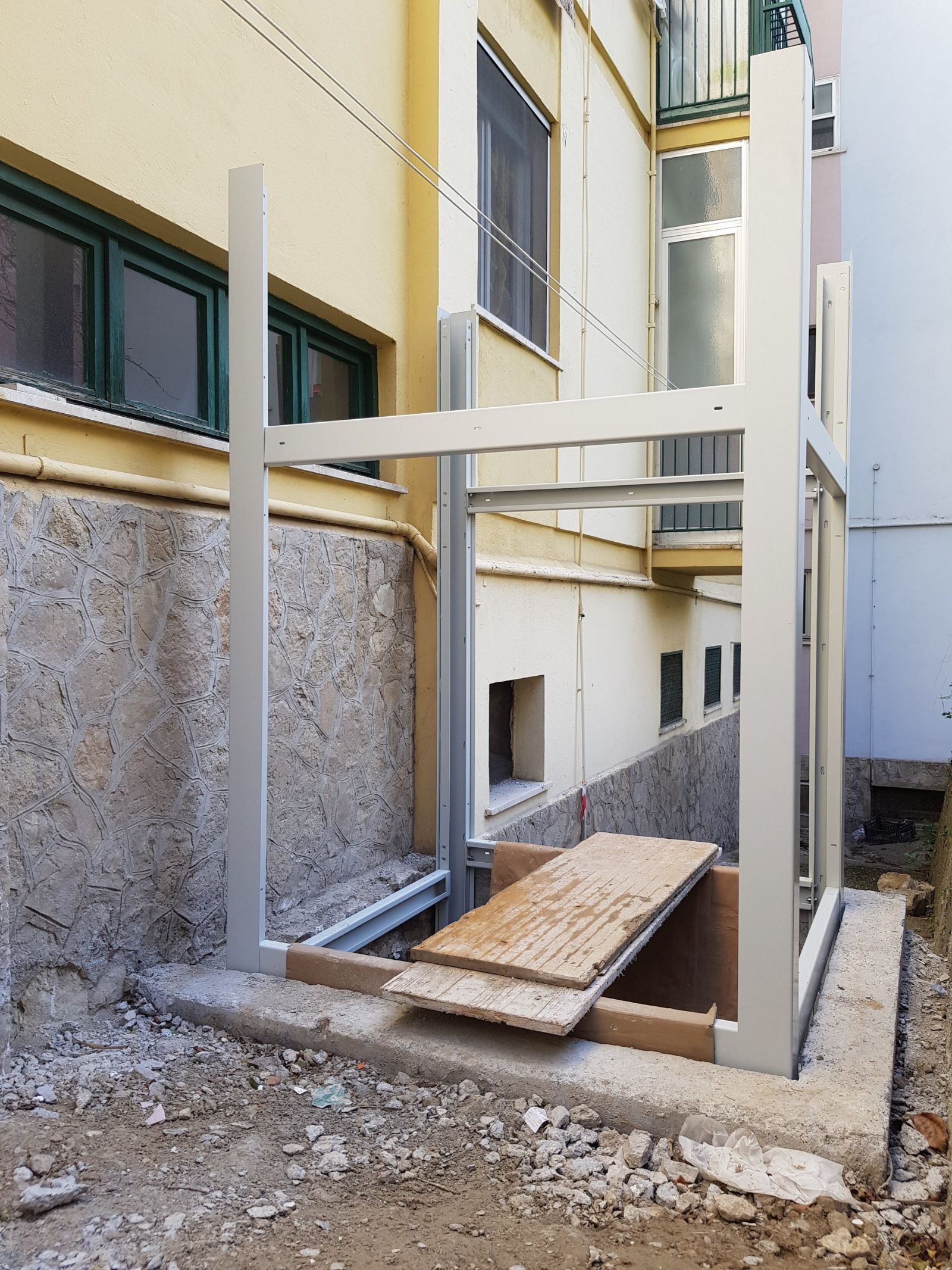 impalcatura per manutenzione ascensore