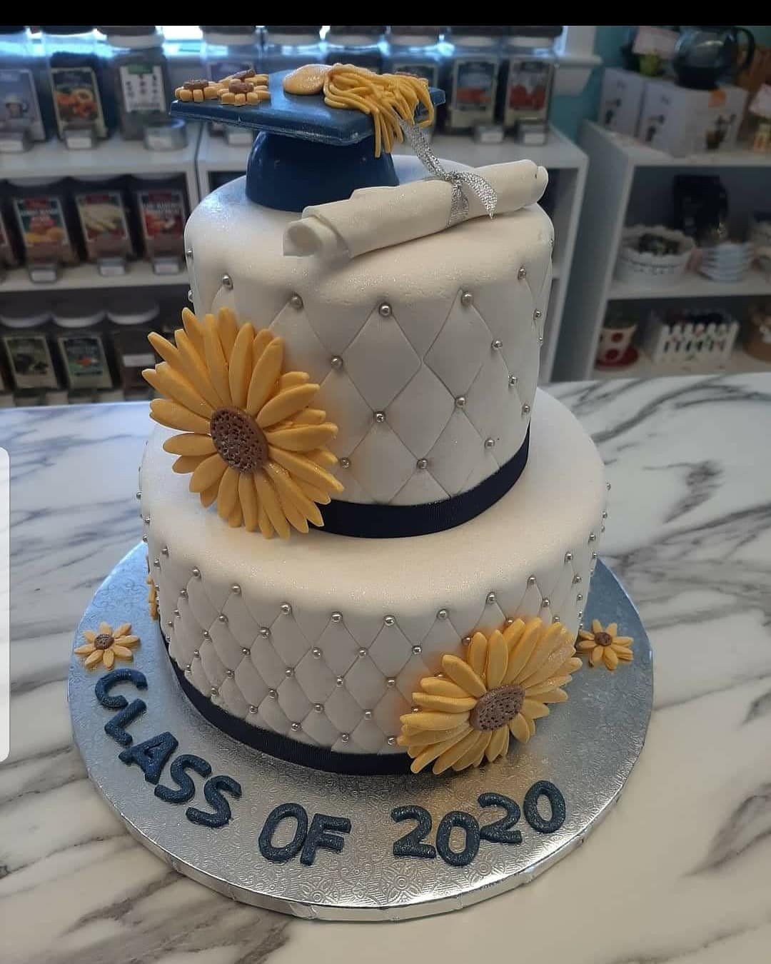 A cake that says class of 2020 on it