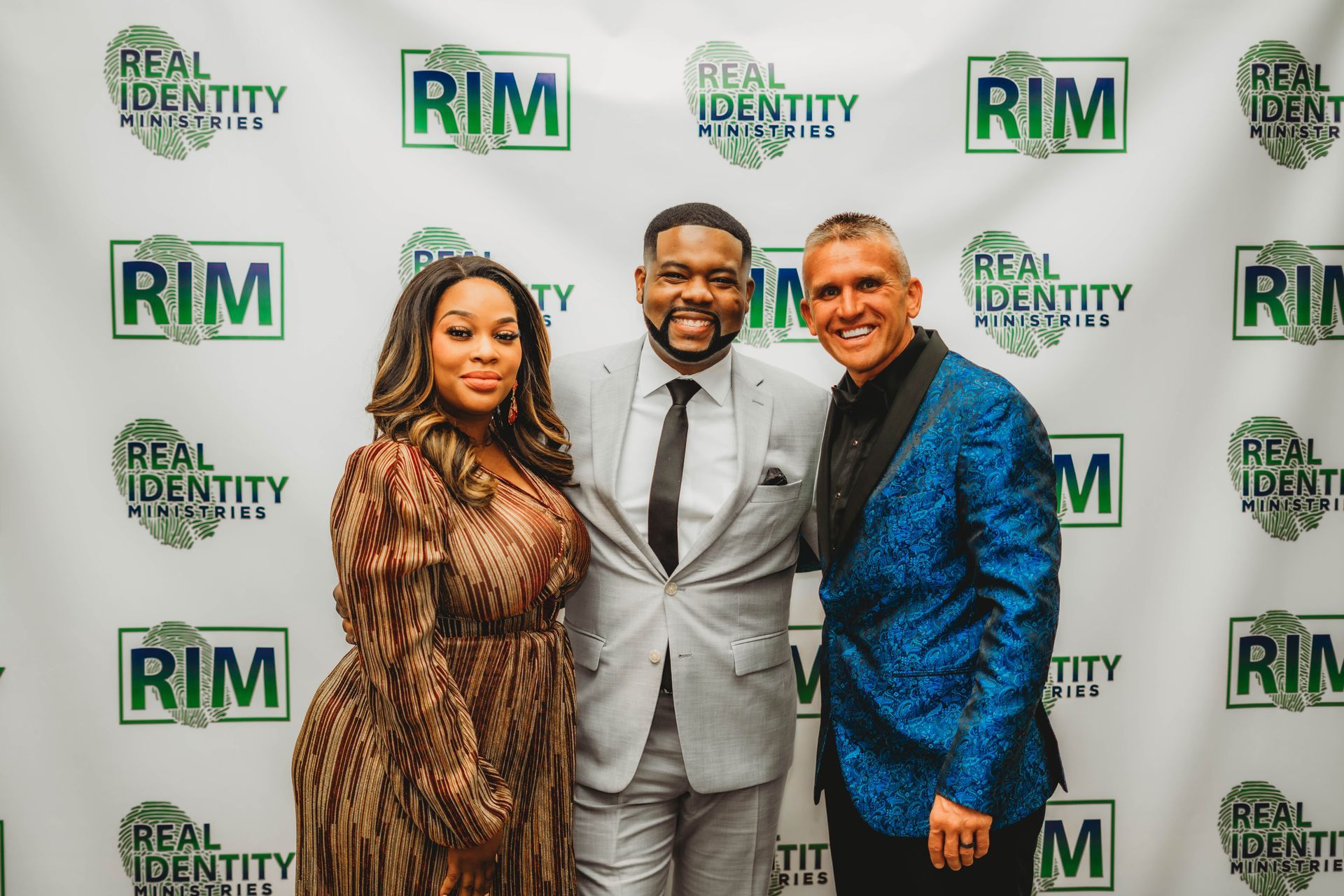 Real Identity Ministries sober soiree event photo shoot - group at the photo wall