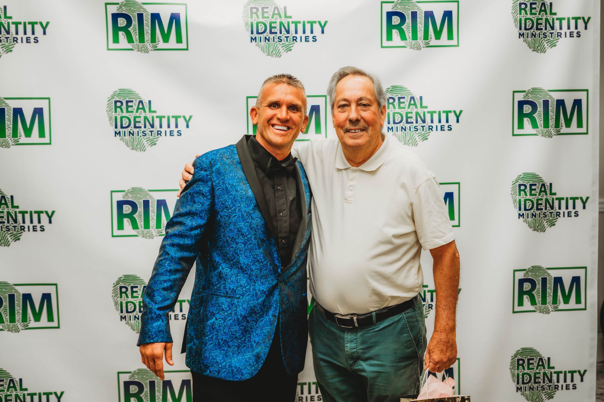 Real Identity Ministries sober soiree event photo shoot - group at the photo wall