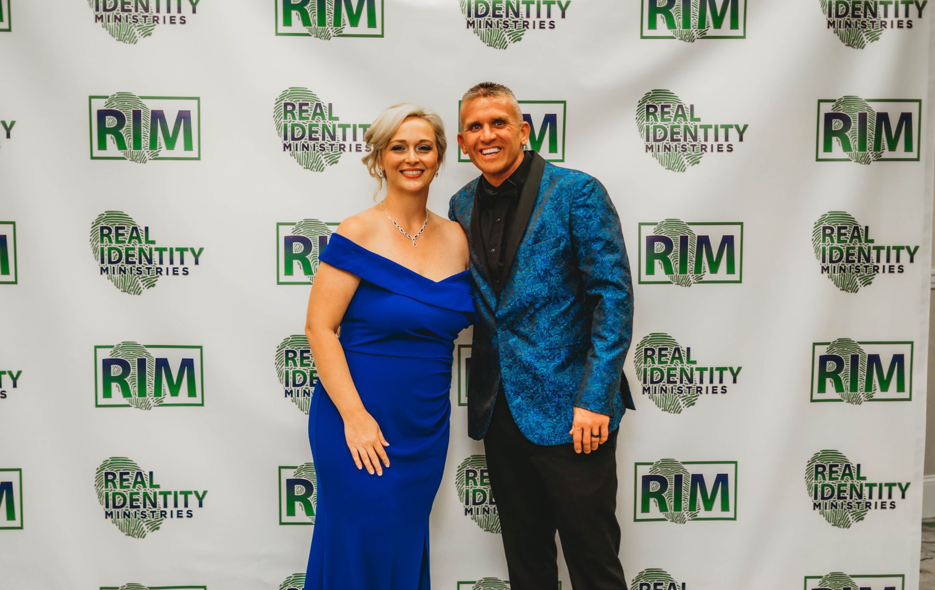 Real Identity Ministries sober soiree event photo shoot - Dustin and Ashley at the photo wall