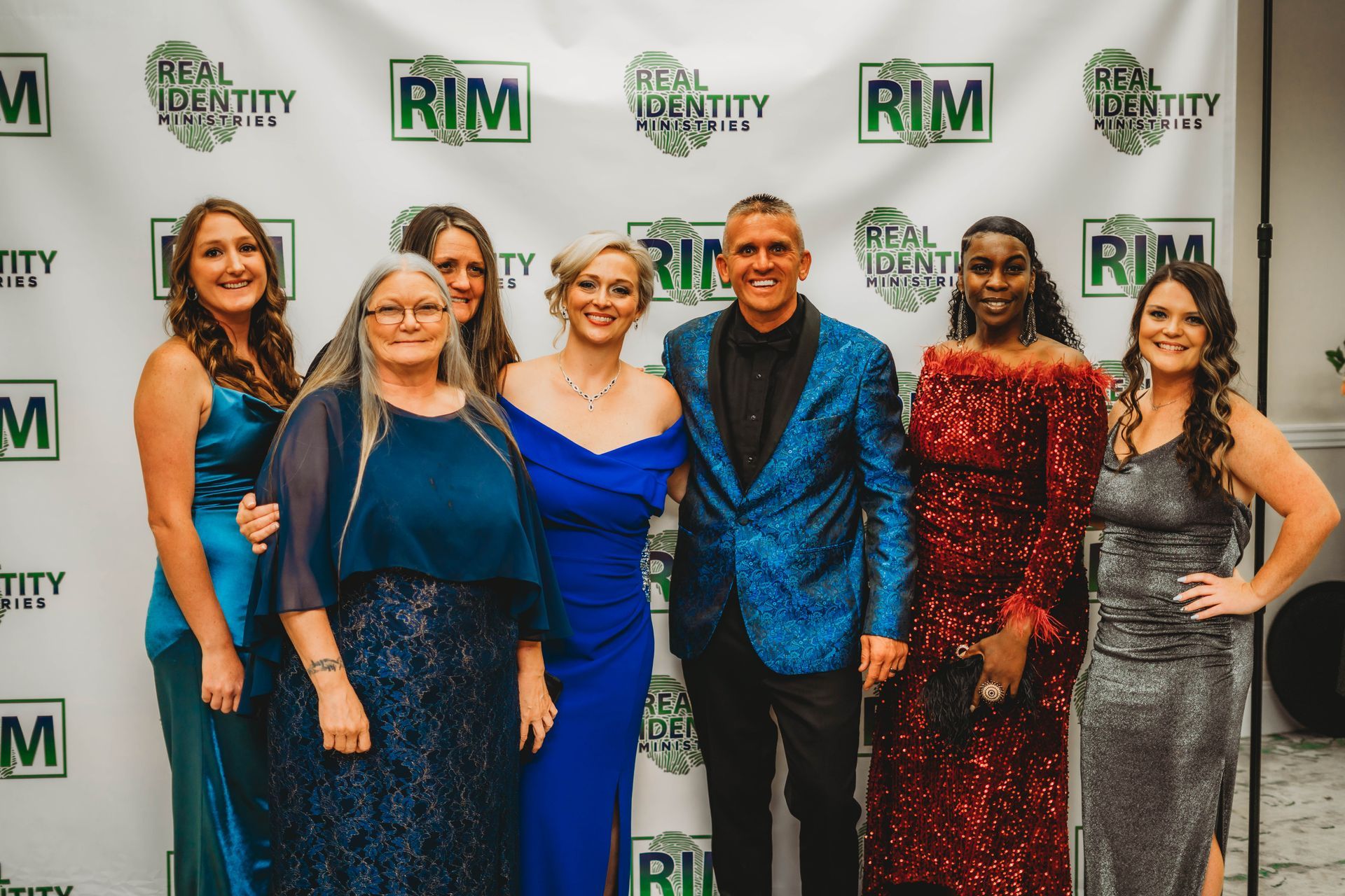 Real Identity Ministries sober soiree event photo shoot - group at the photo wall
