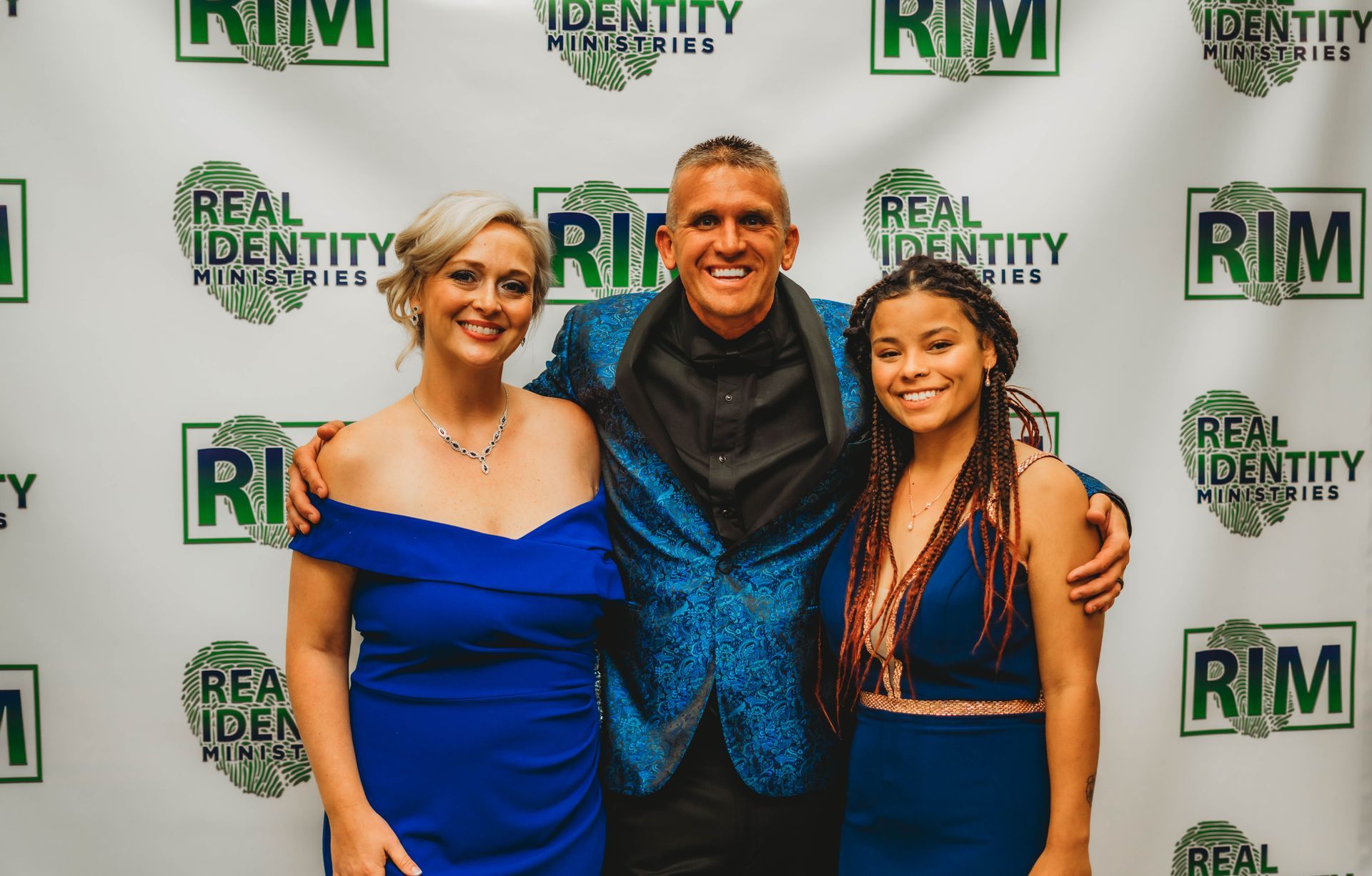 Real Identity Ministries sober soiree event photo shoot - Dustin and Ashley at the photo wall