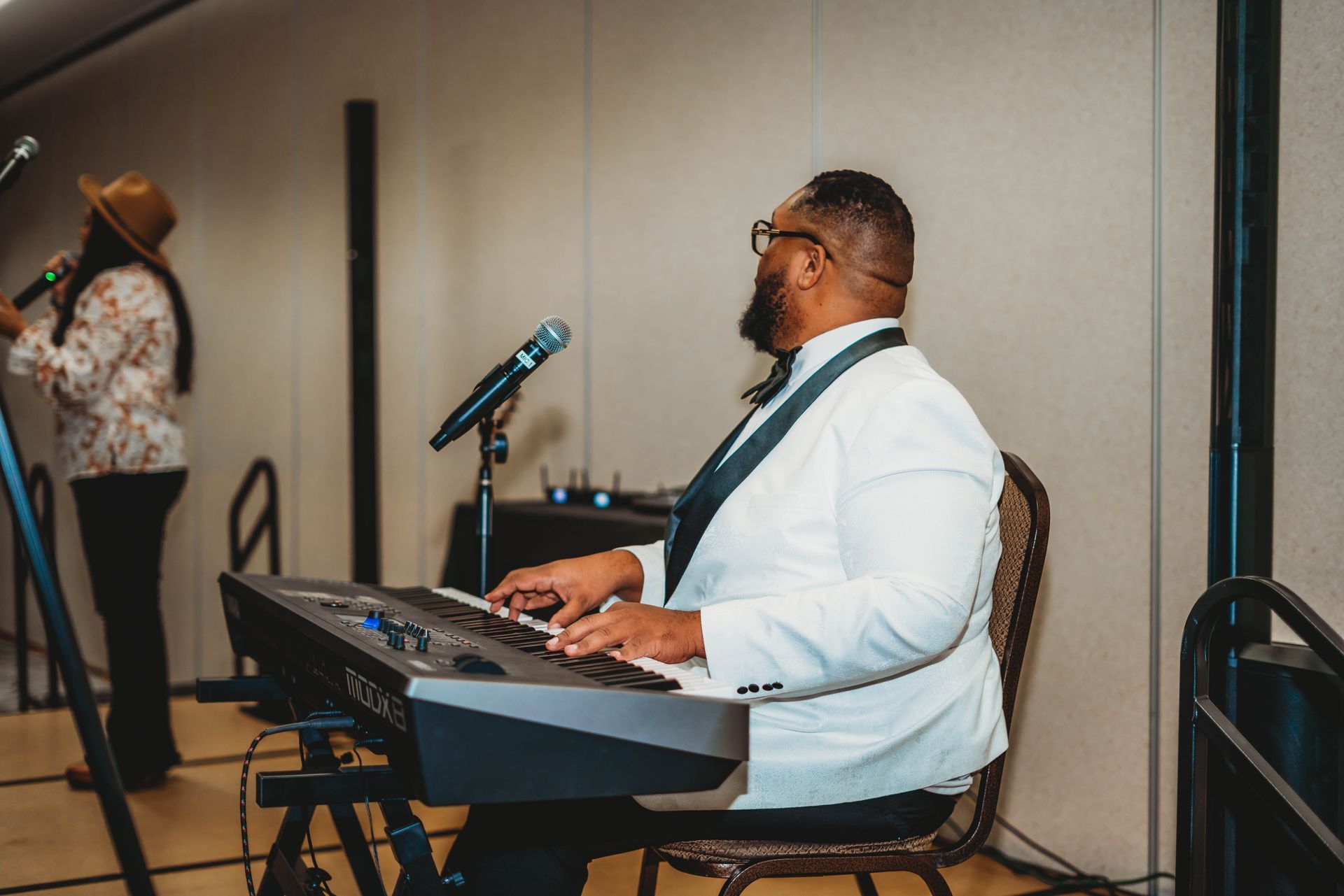 Real Identity Ministries sober soiree event photo shoot - view of worship at the event