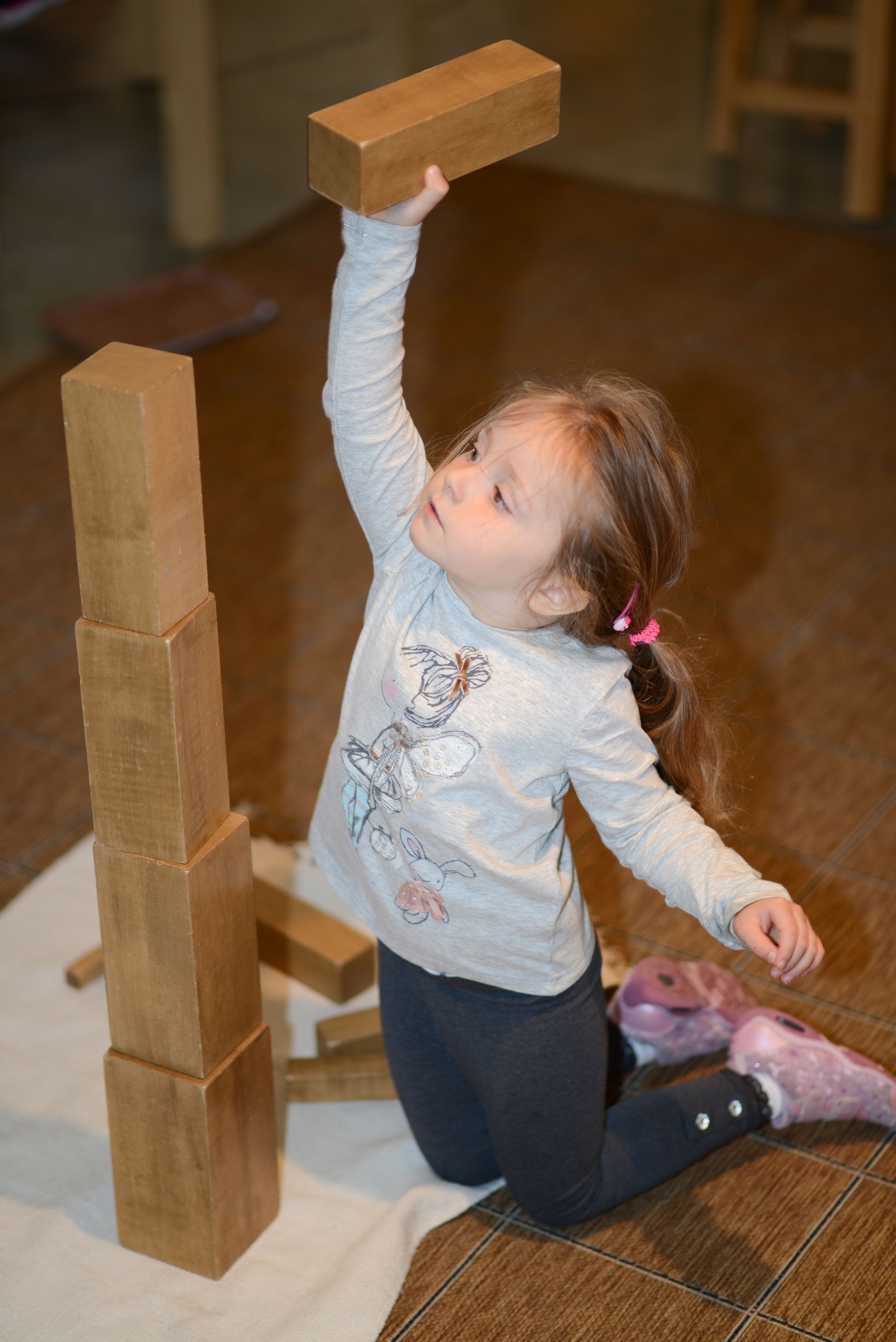 A Montessori child builds with the Brown Stair. 