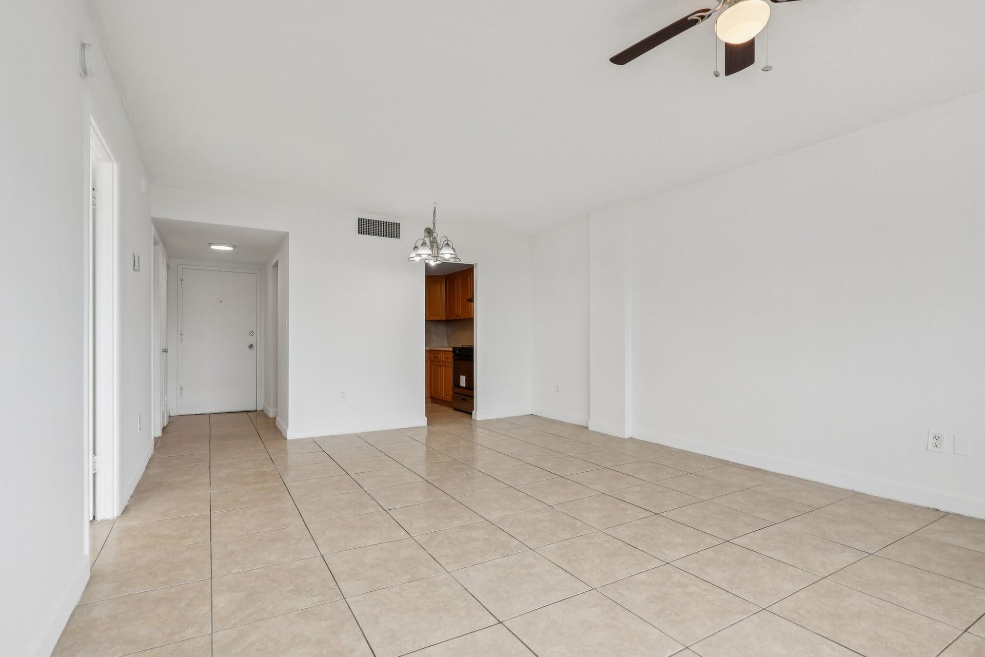 1 bed 1.5 bath apartment in Miami