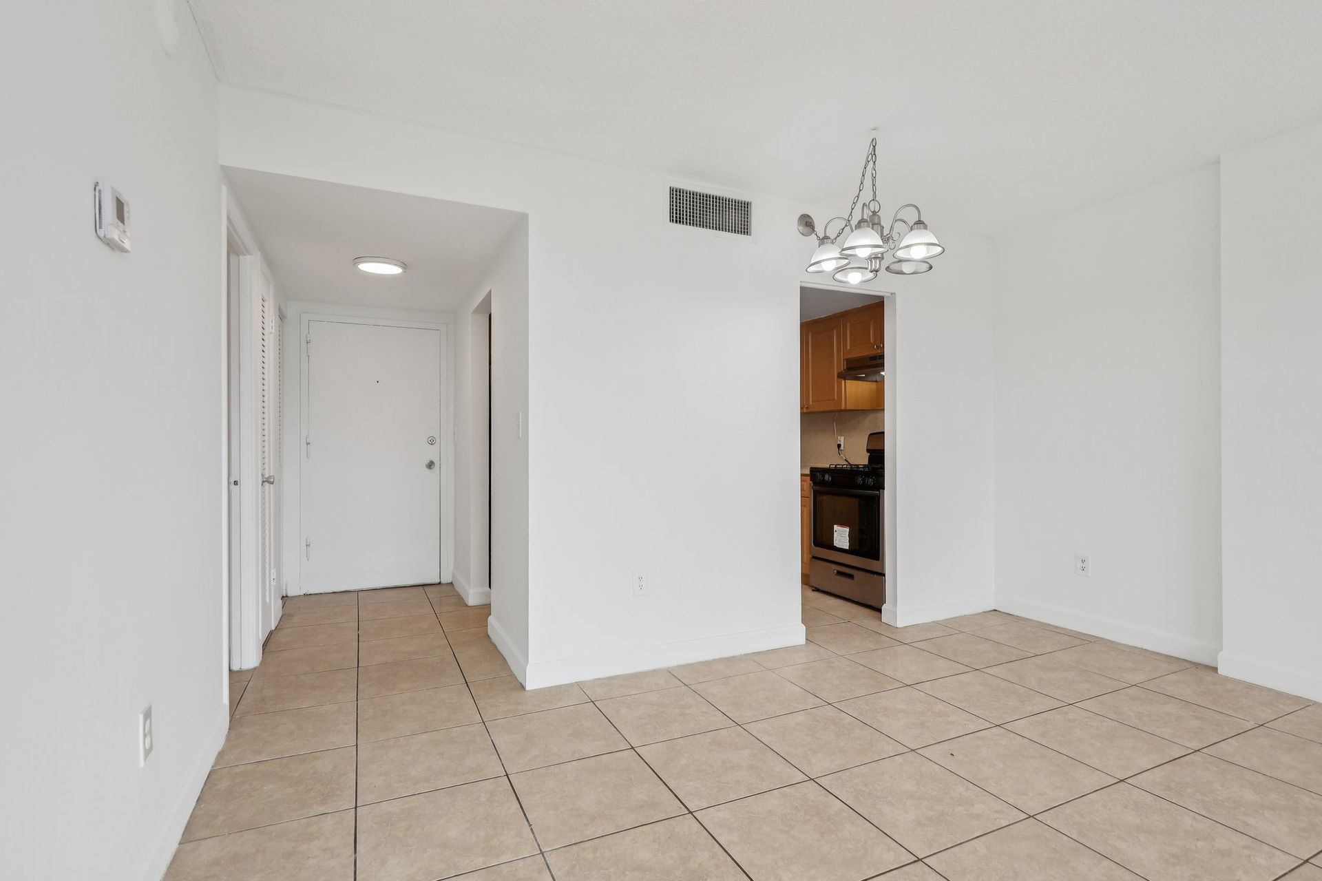 1 bed 1.5 bath apartment in Miami