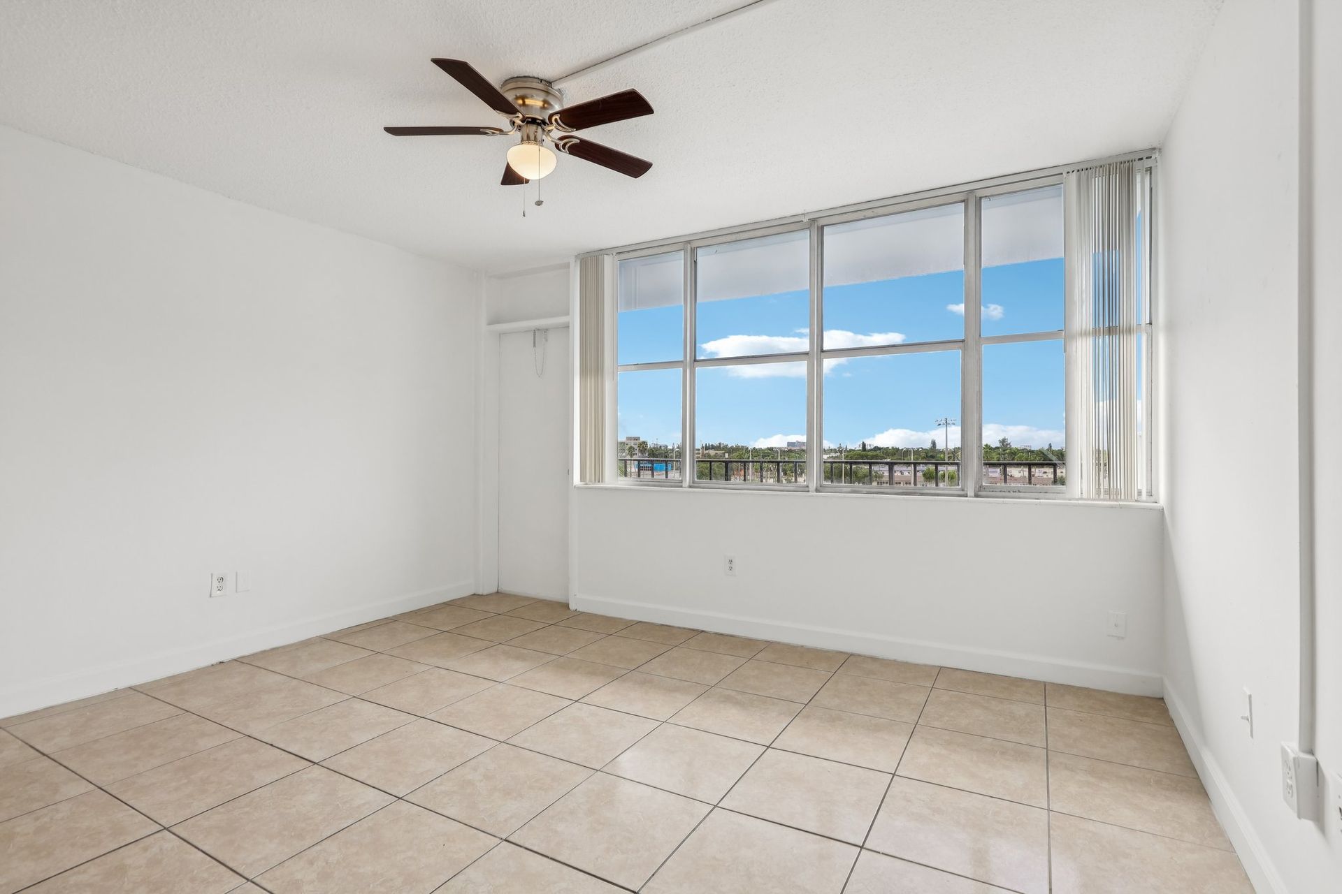 1 bed 1.5 bath apartment in Miami