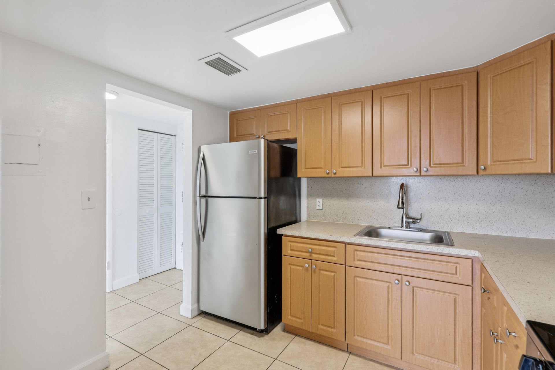 1 bed 1.5 bath apartment in Miami