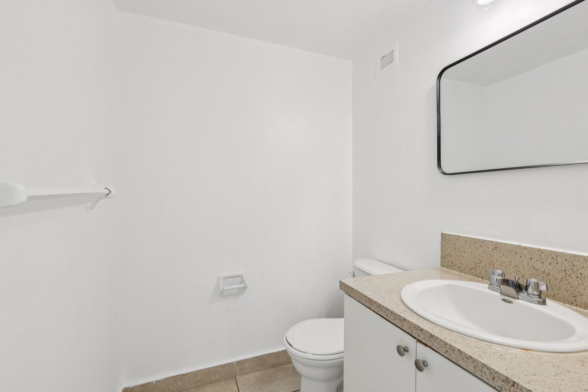 1 bed 1.5 bath apartment in Miami
