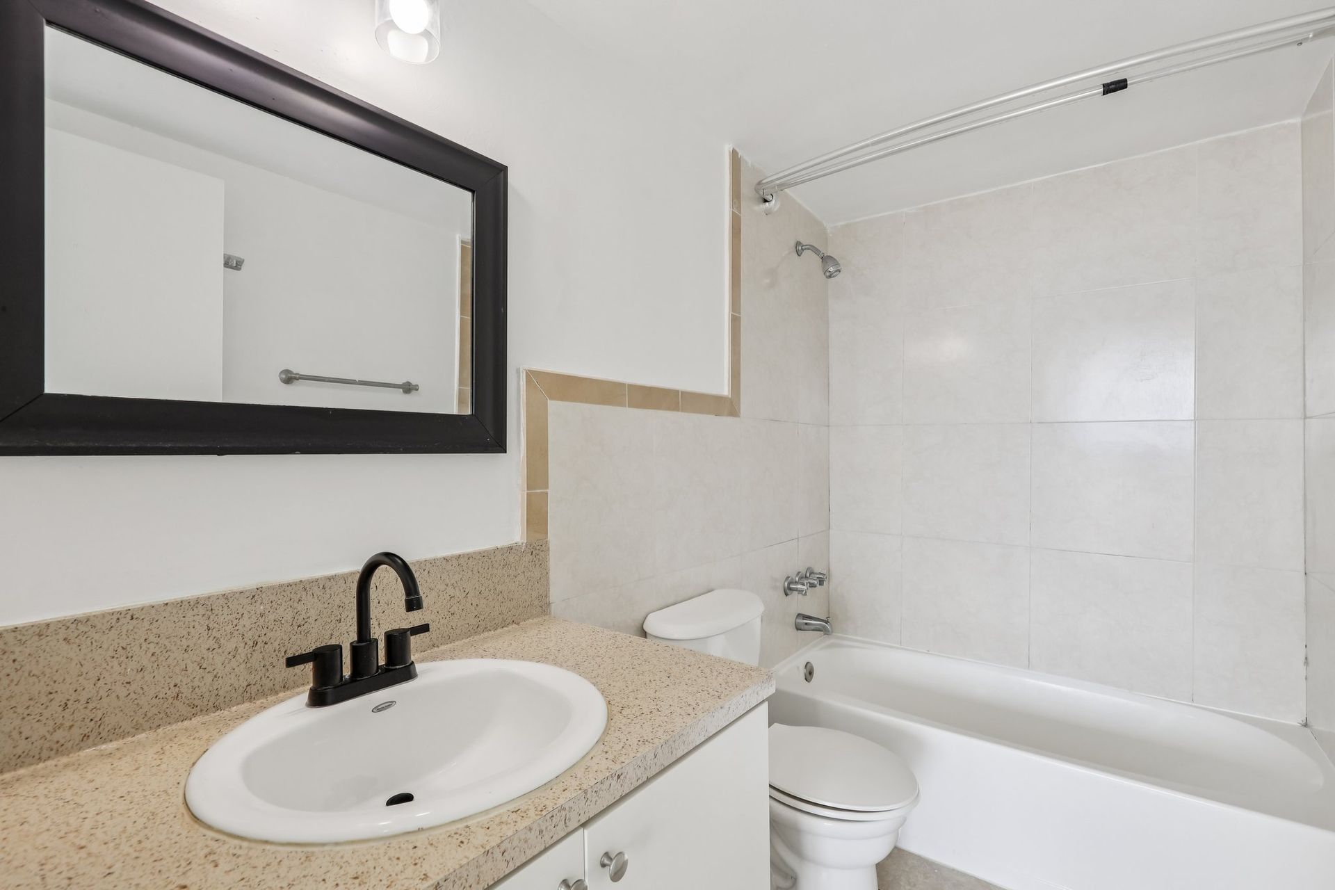 1 bed 1.5 bath apartment in Miami