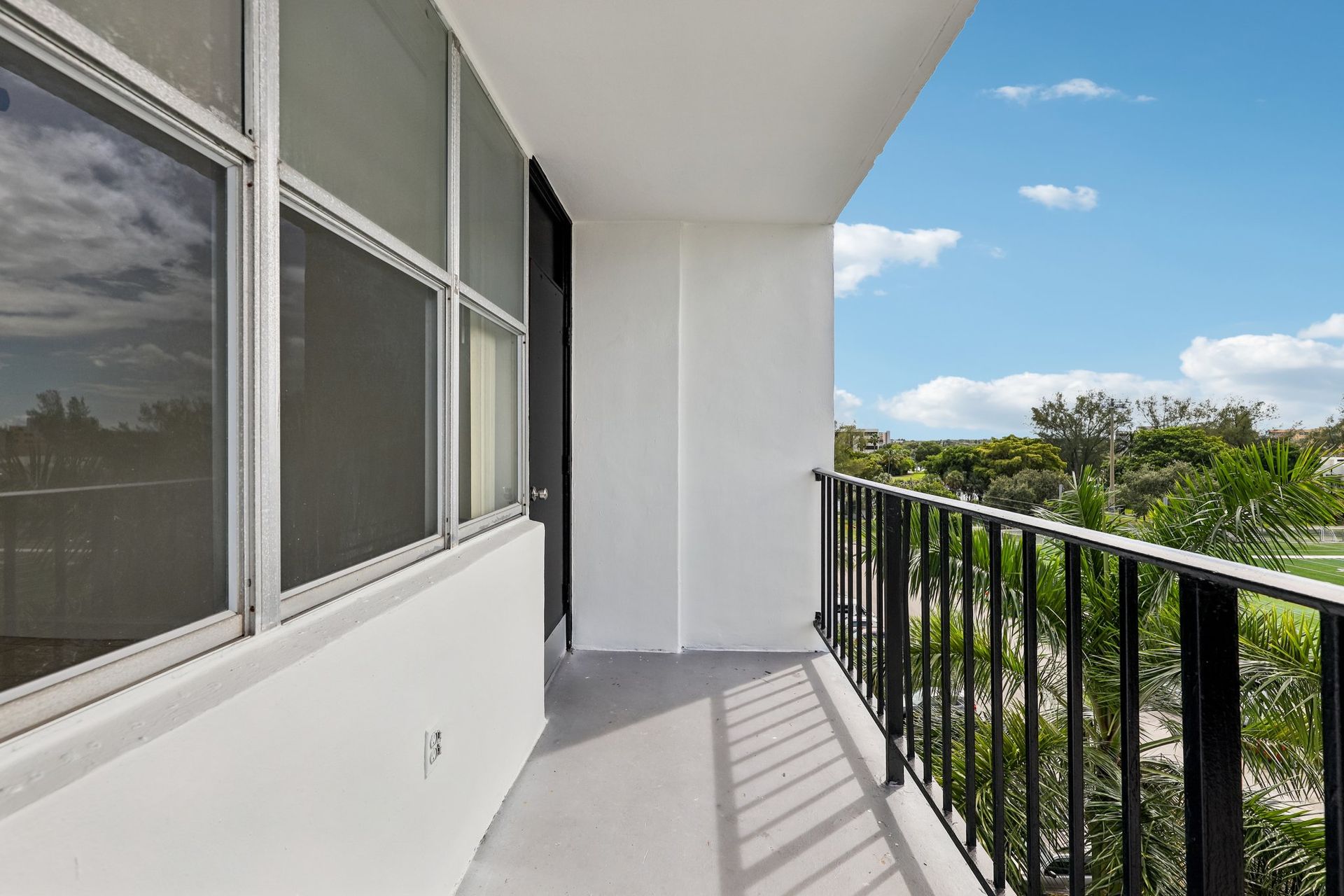 1 bed 1.5 bath apartment in Miami