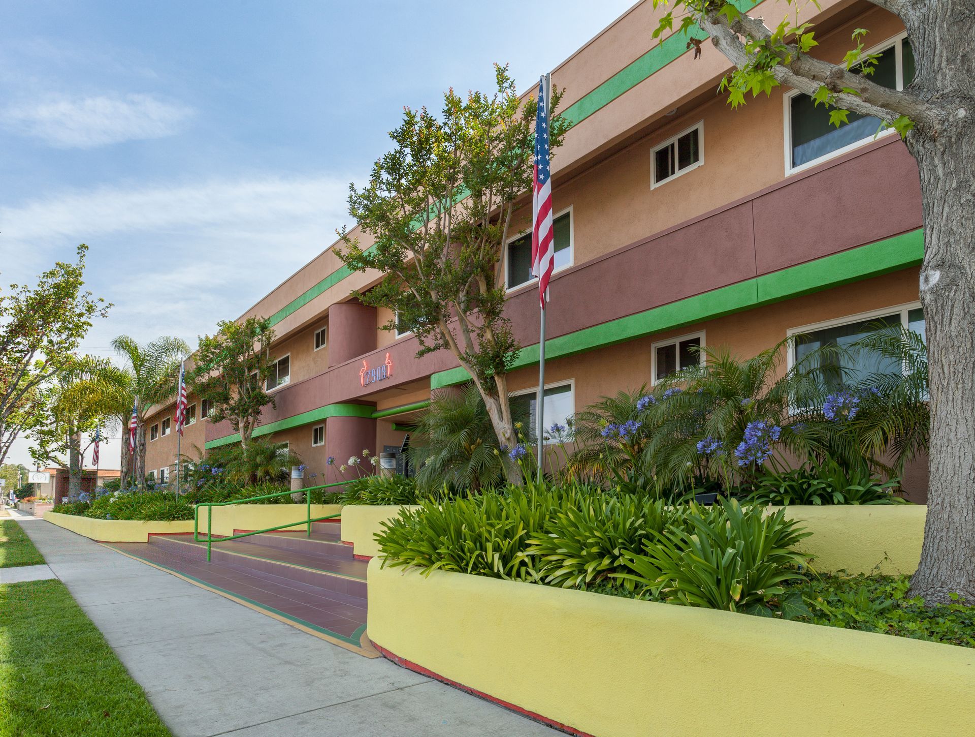 flamingo apartments