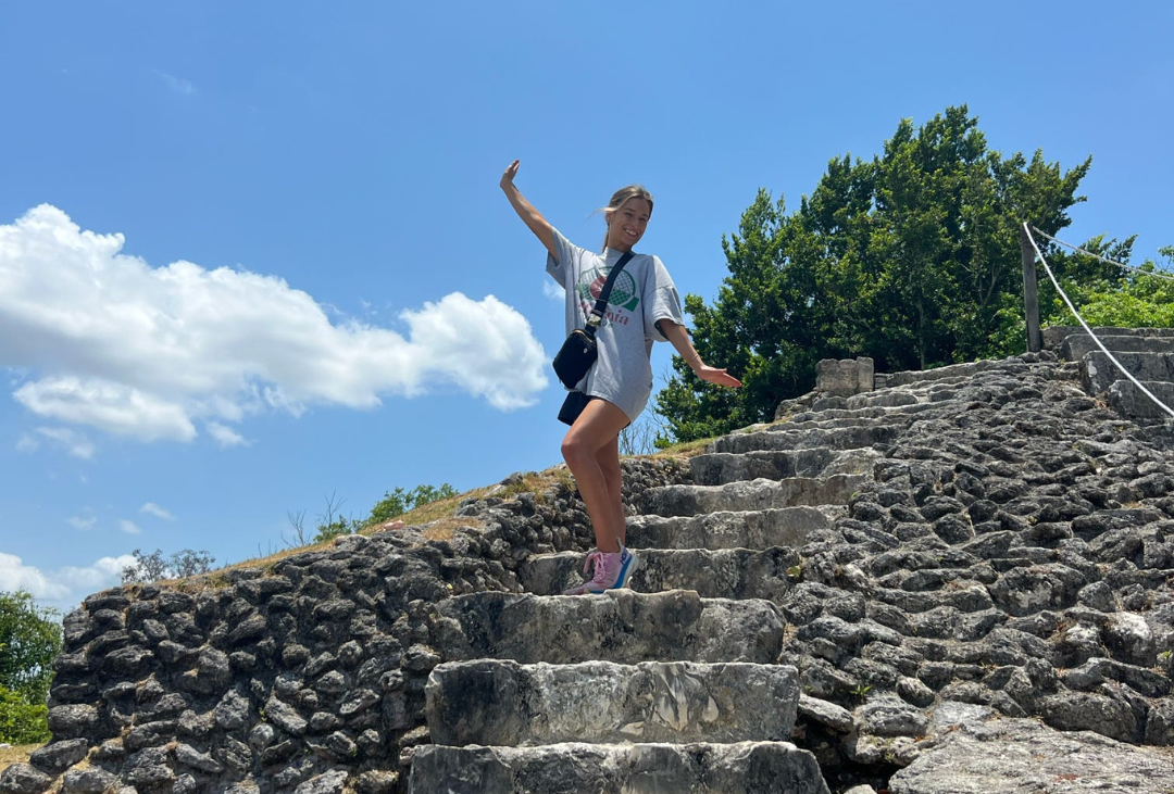 Students learning about flora and fauna in Belize