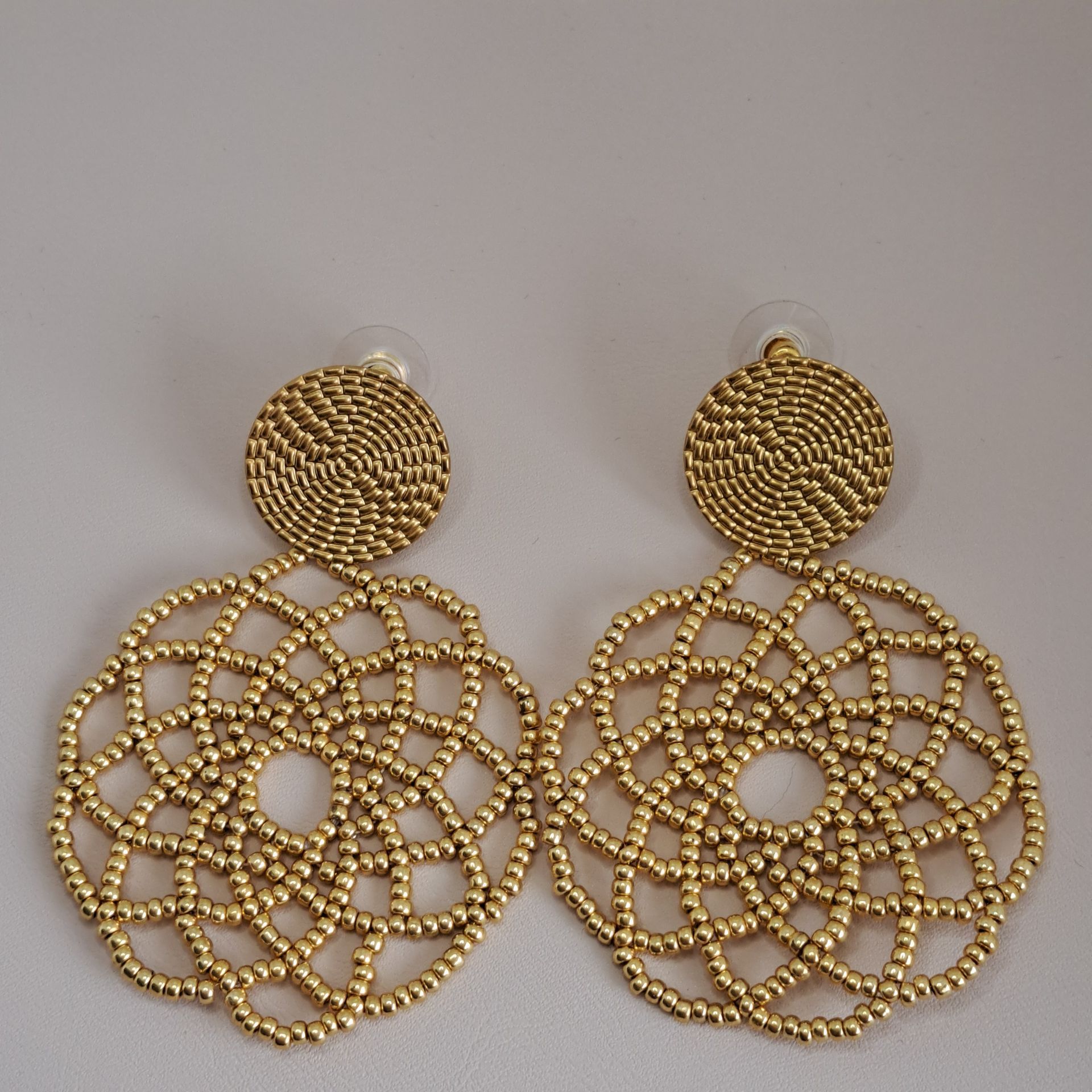 096 Oorbellen lichtgewicht. Goud. 5 cm Ø