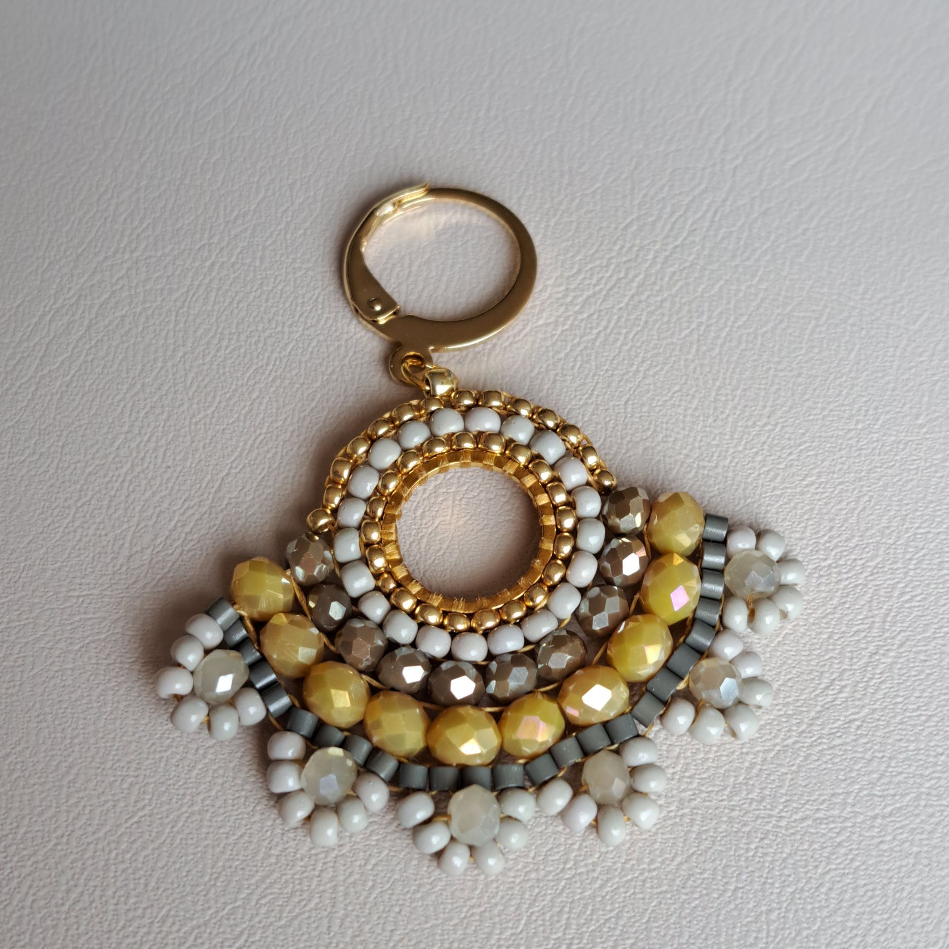 136 Okergeel en grijs