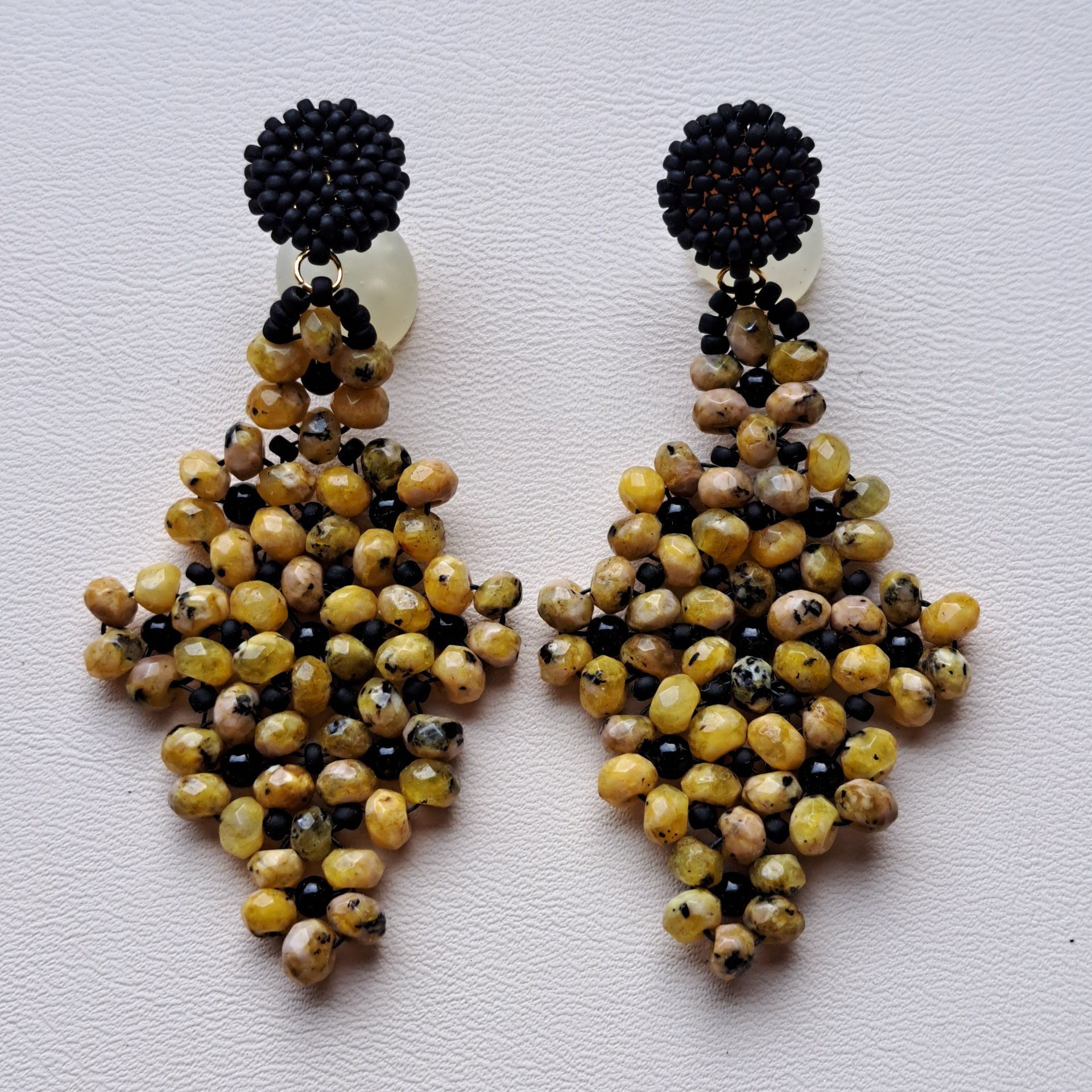 185, Oorbellen bruin ruit