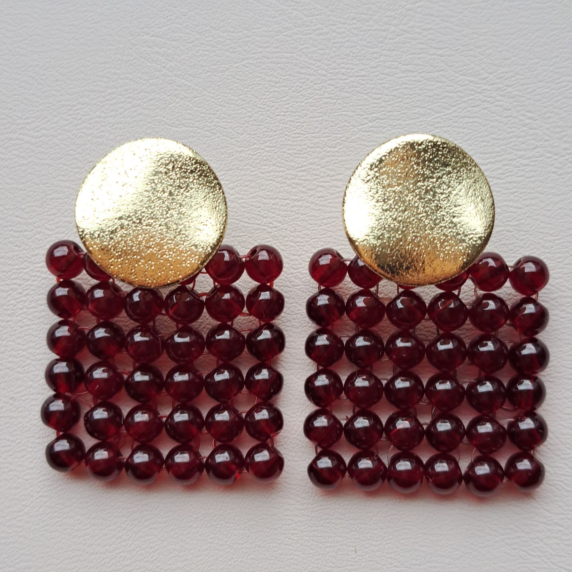 181, Oorbellen donkerrood vierkant