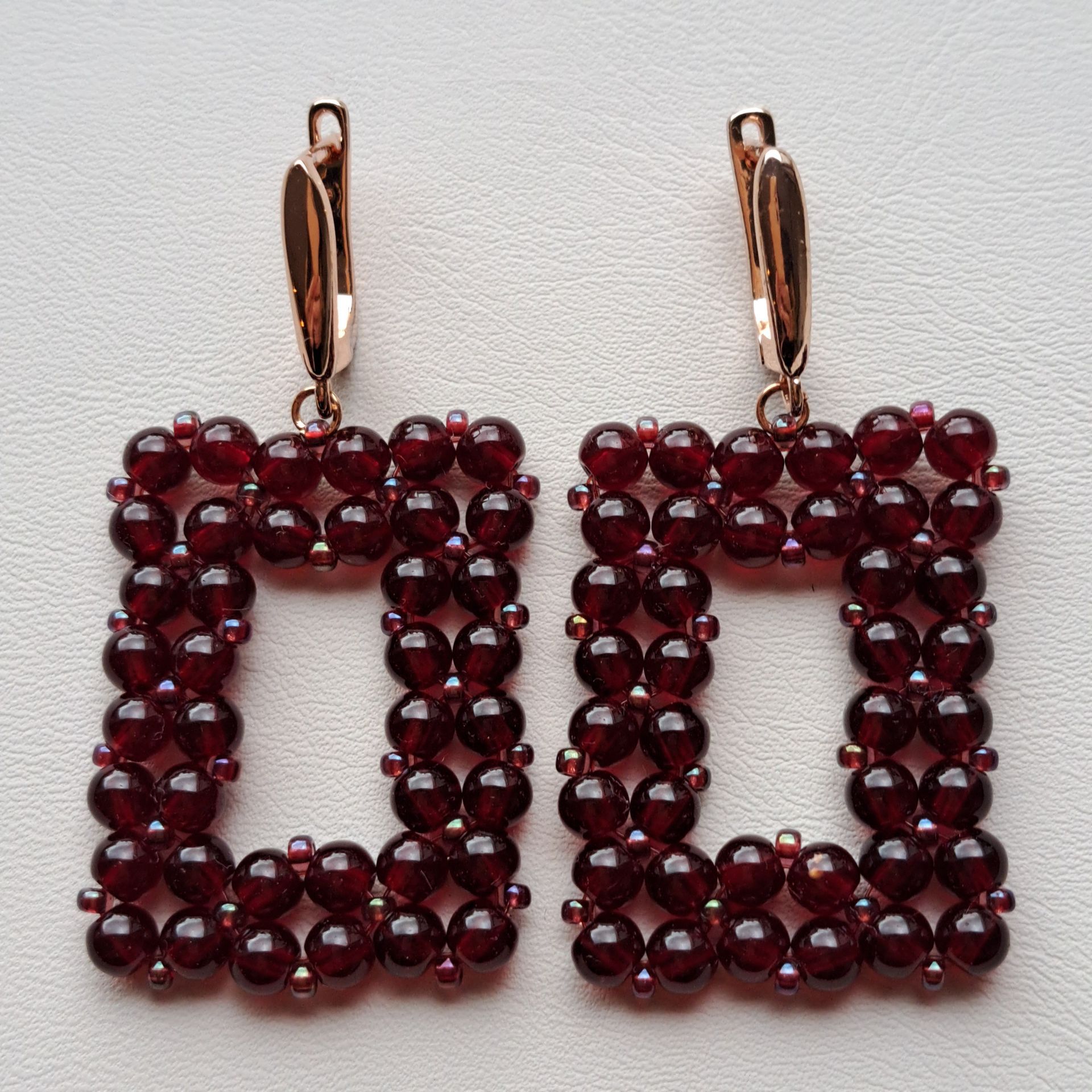 180, Oorbellen donkerrood rechthoek