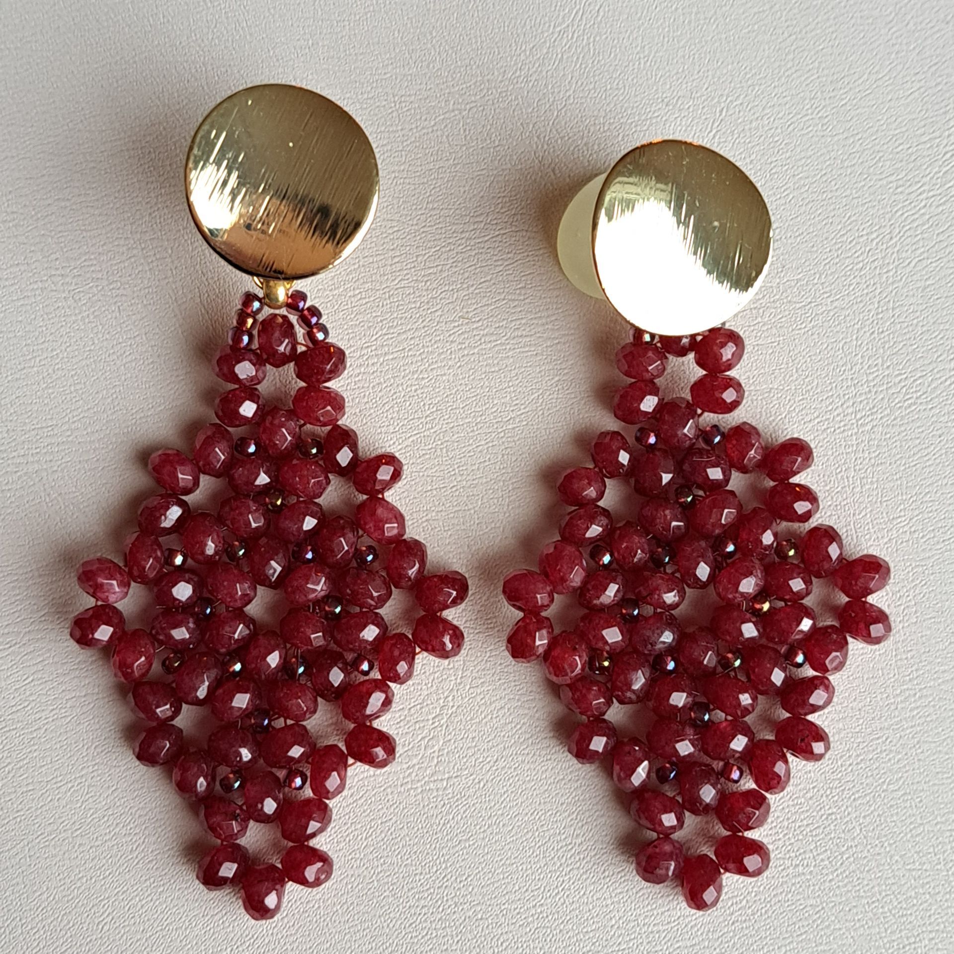 177, Oorbellen wijnrood ruit