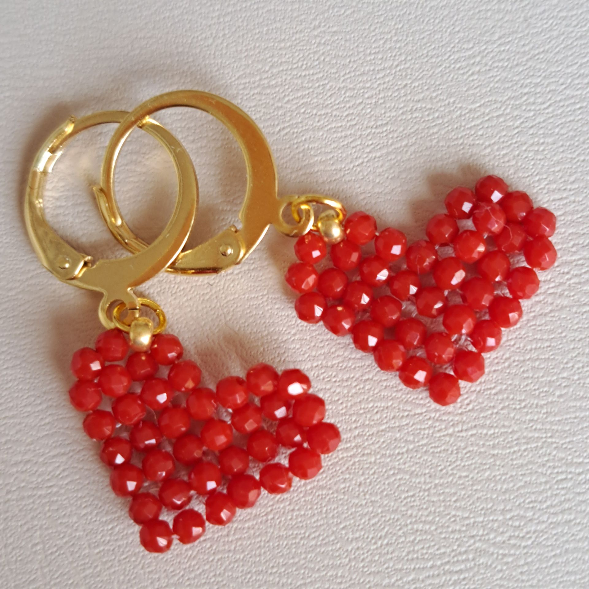 169 Oorbellen klein hartje, rood