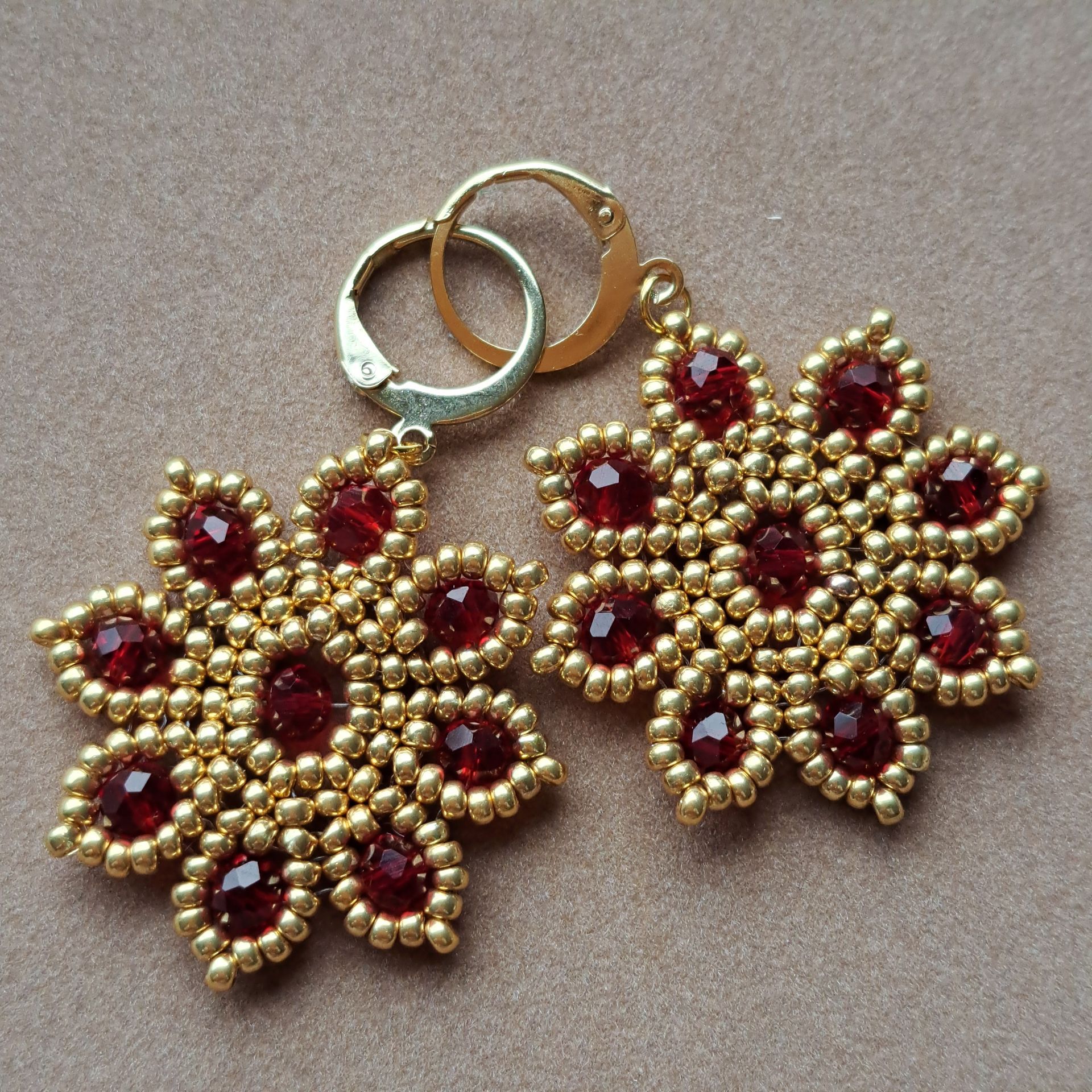 187, Oorbellen Kerstrood met goud - Ster