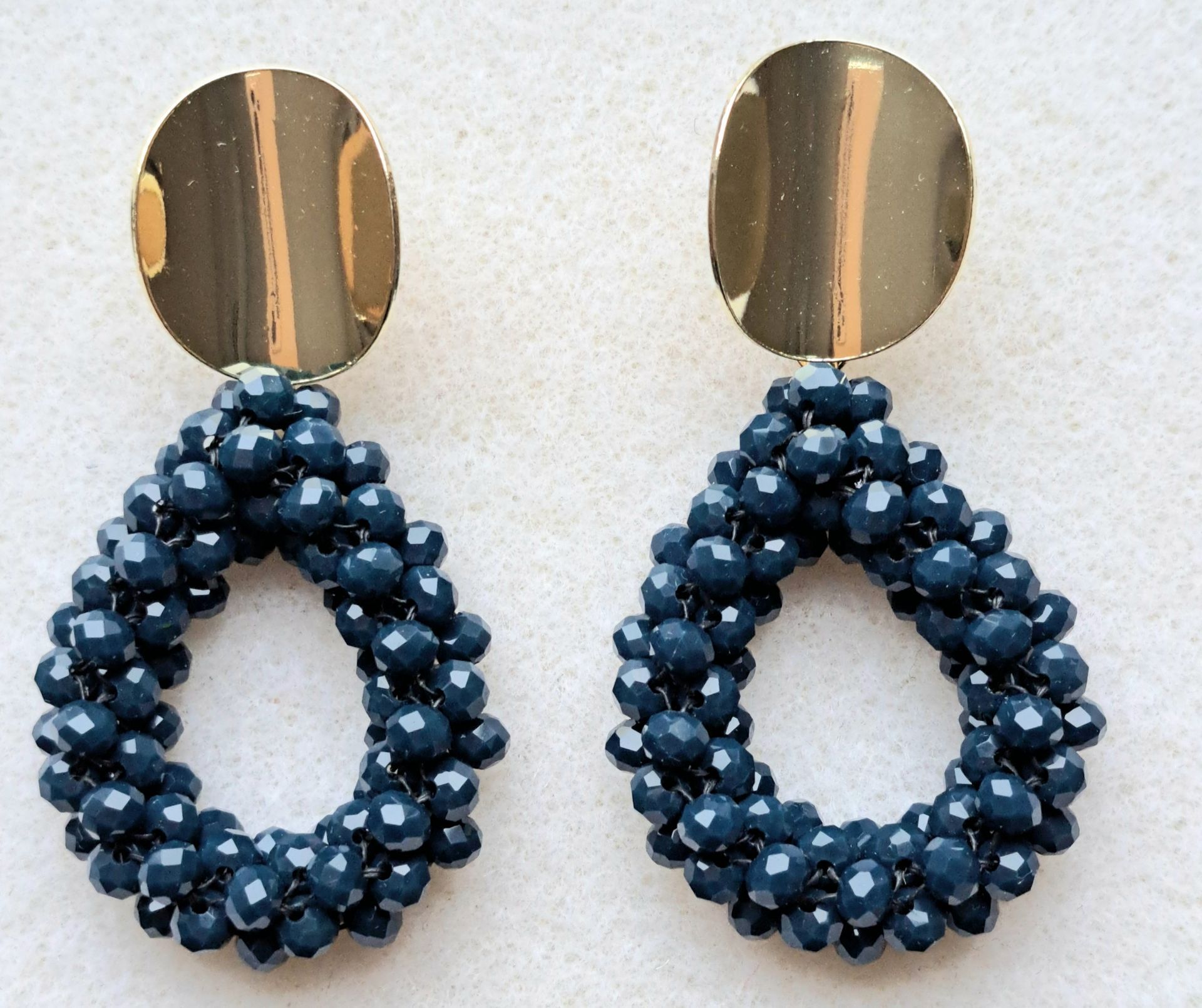 D4 008 Oorbellen donker blauw