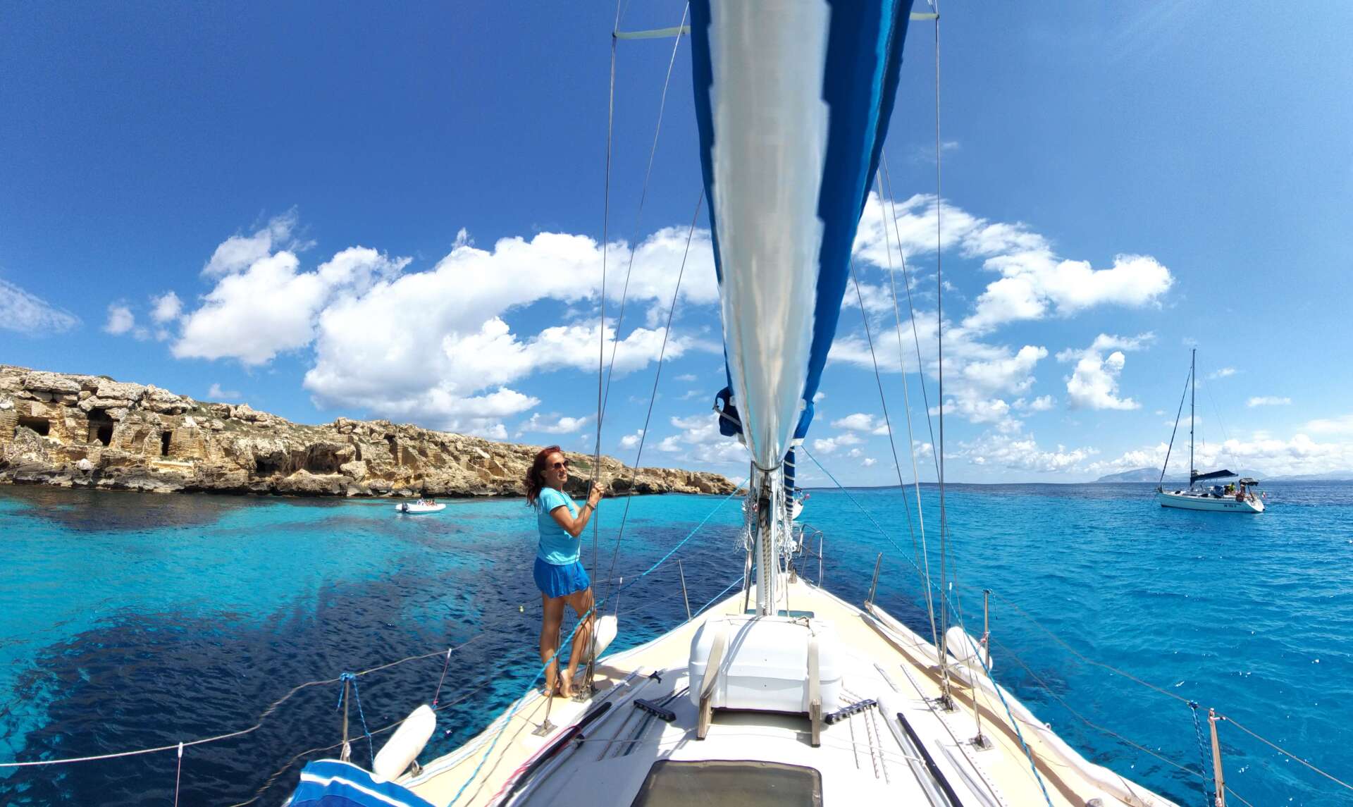barca a vela in navigazione