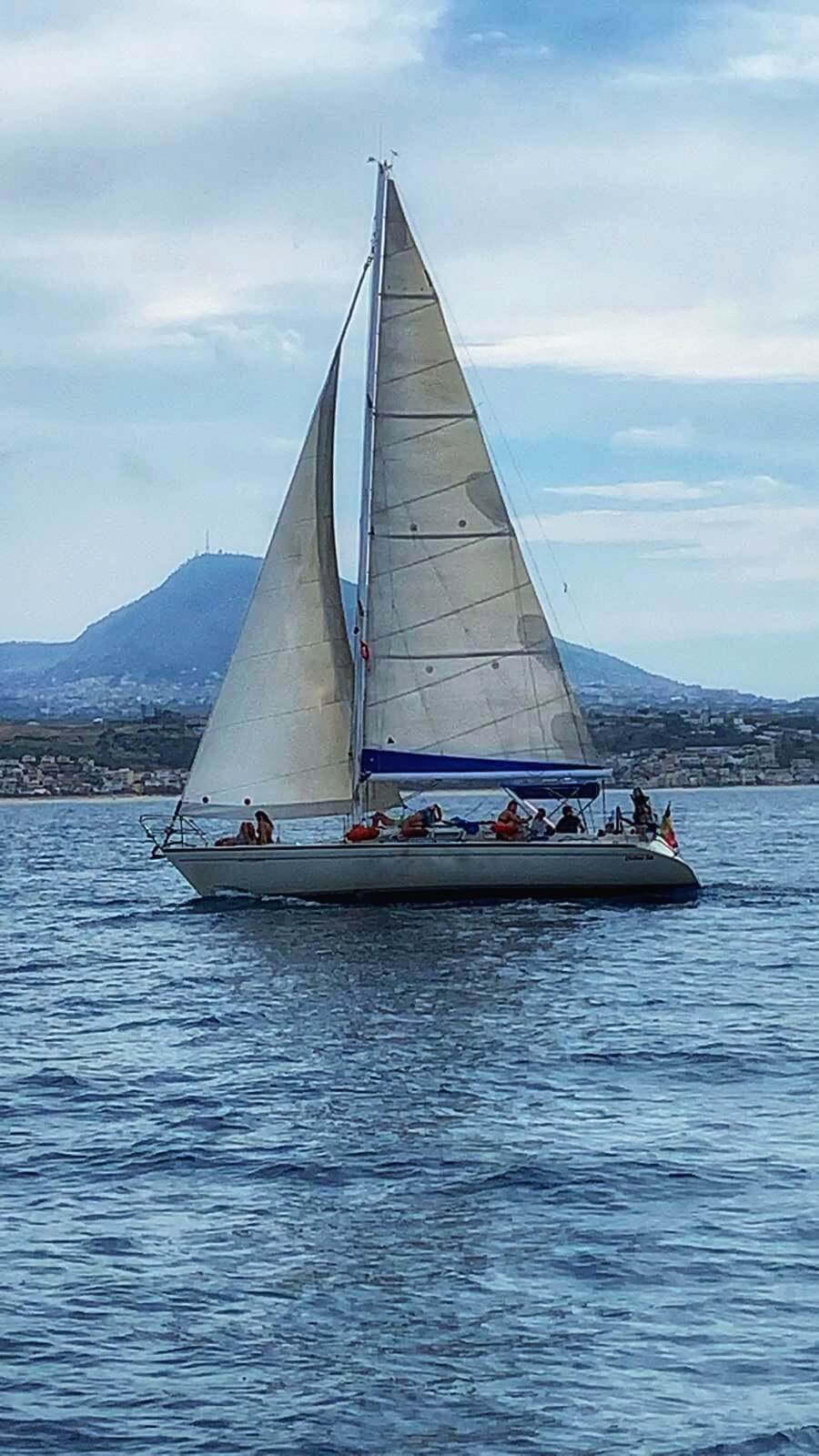 imbarcazione a vela in navigazione