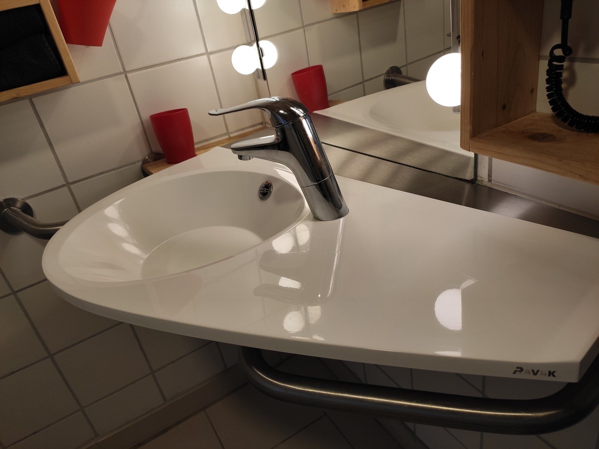 Handlauf Waschbecken