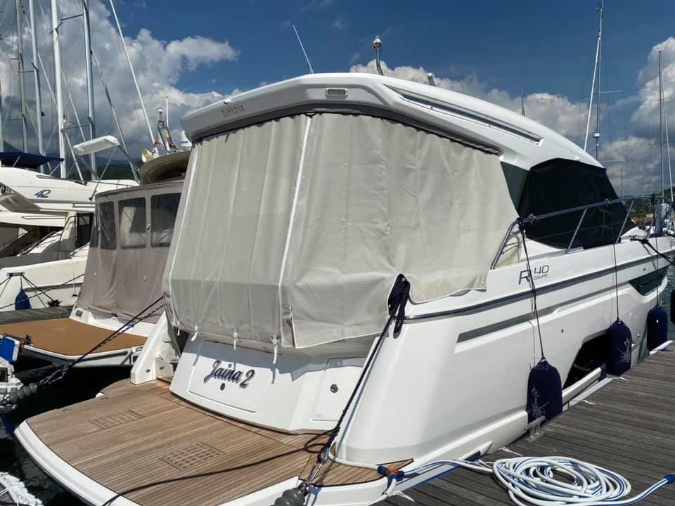 imbarcazione con copertura