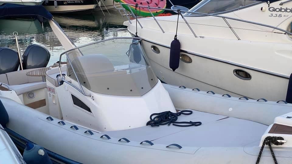 imbarcazione con telo