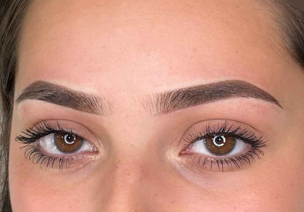 A close up of a woman 's eyes and eyebrows.